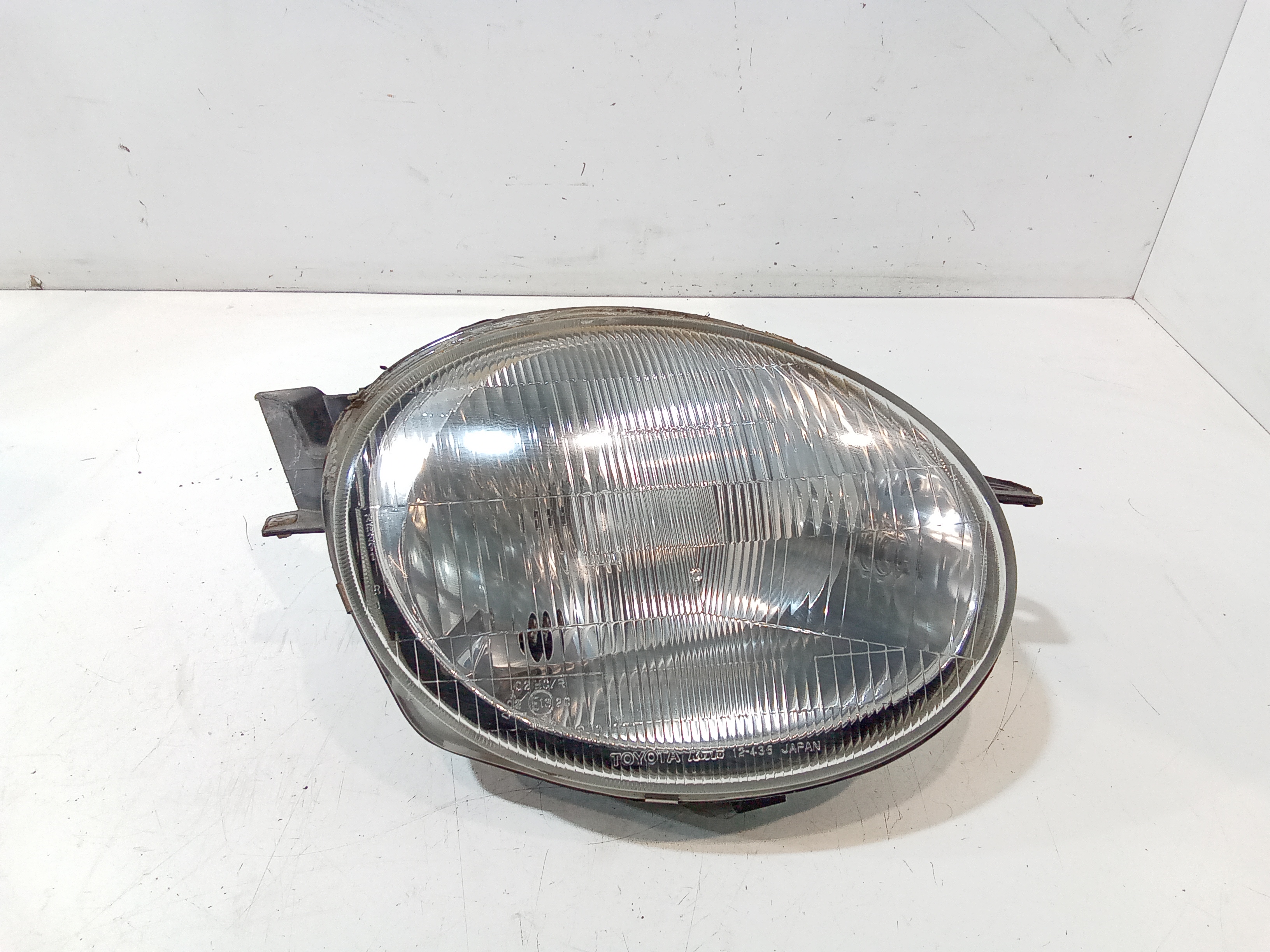 Proiettore Destro 811101E370 Usato