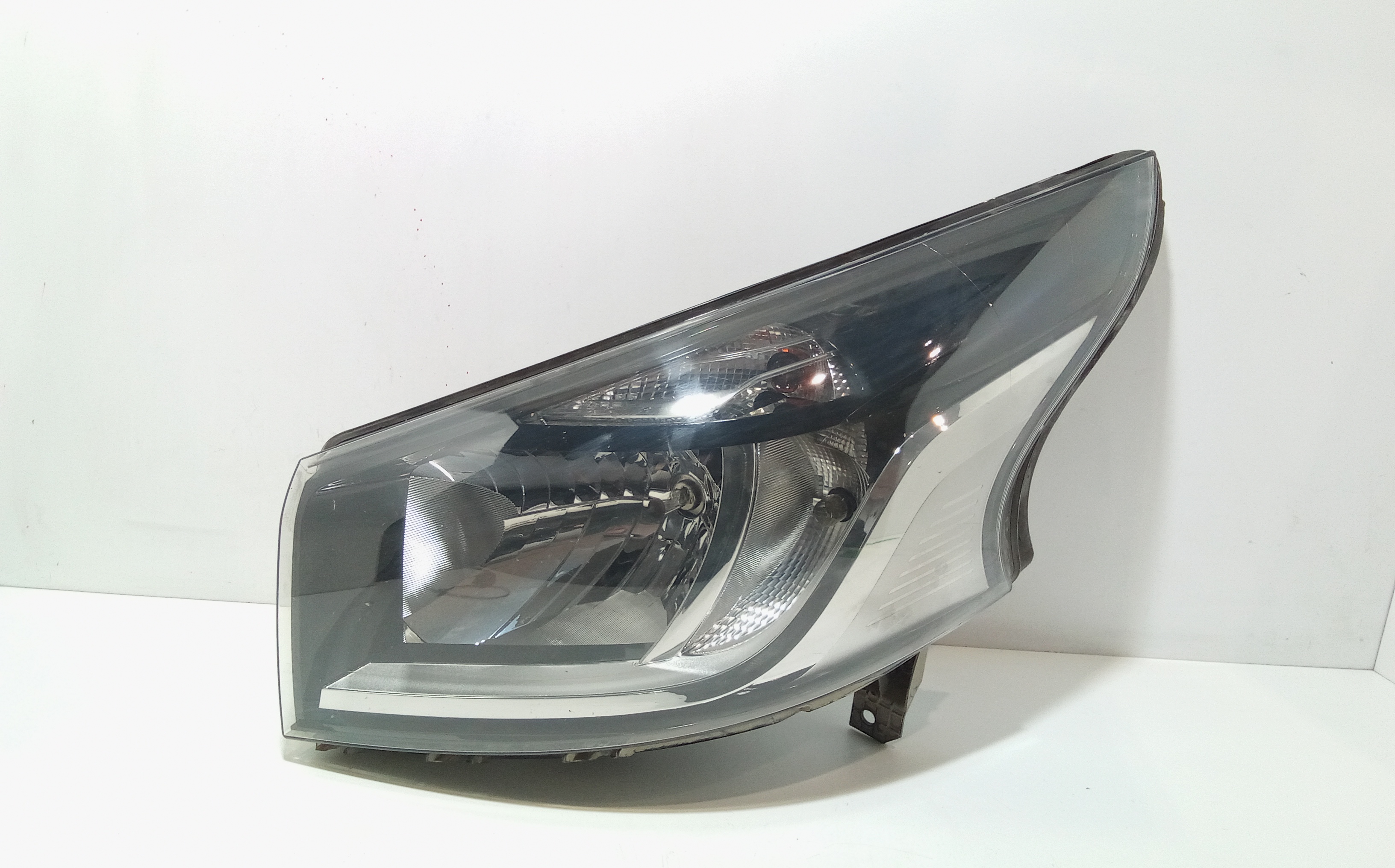 Proiettore Sinistro 260600500R Usato