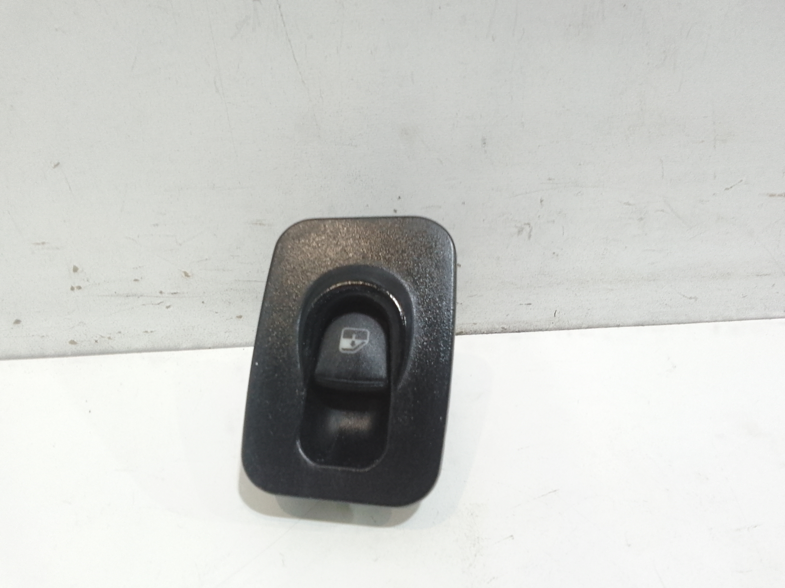 Interruttore Alzacristalli Porta Ant. Destro 735433625 Usato