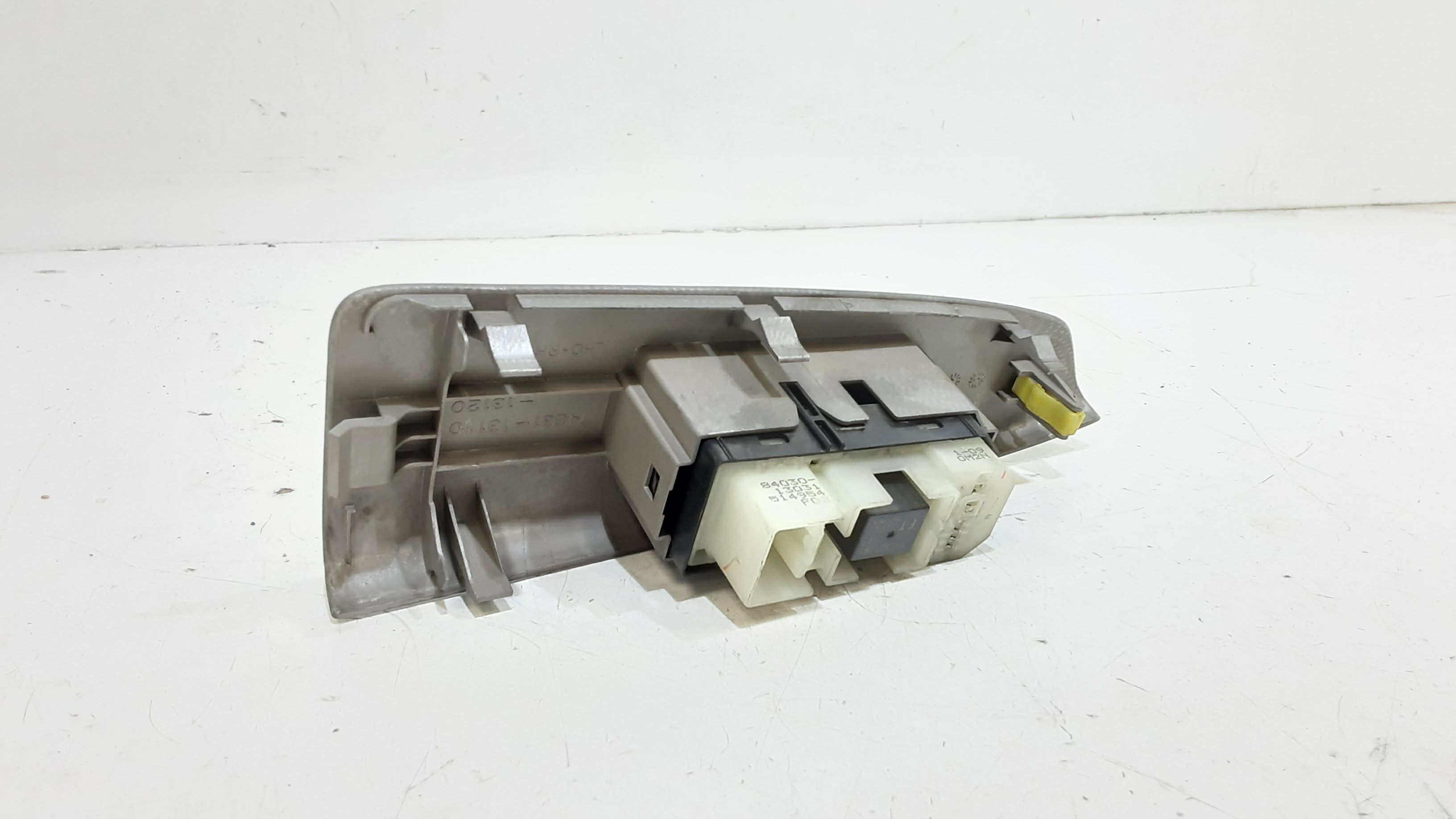 Interruttore Alzacristalli Porta Ant. Destro Usato