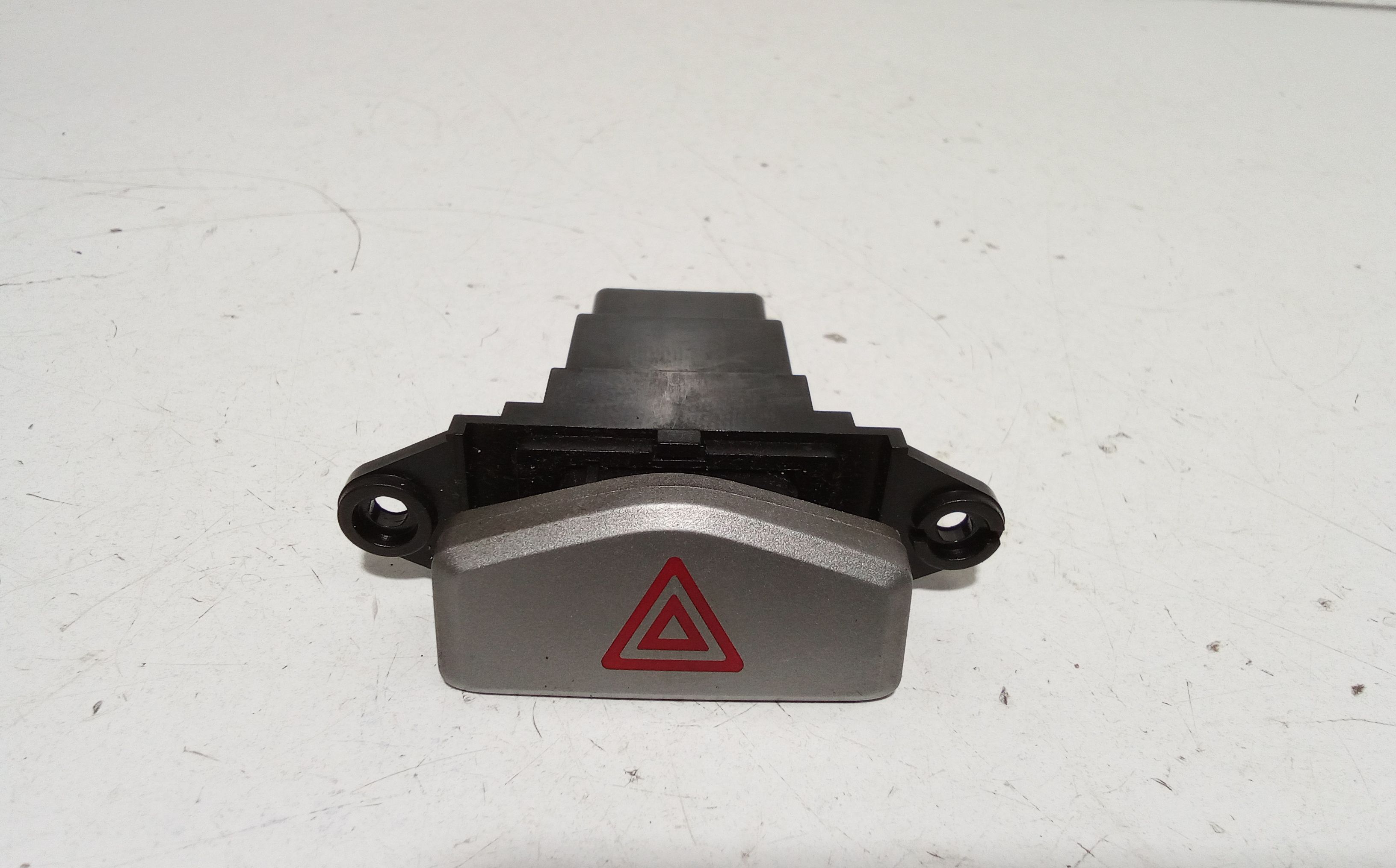 Interruttore Luci Emergenza 0K2FA664H0 Usato