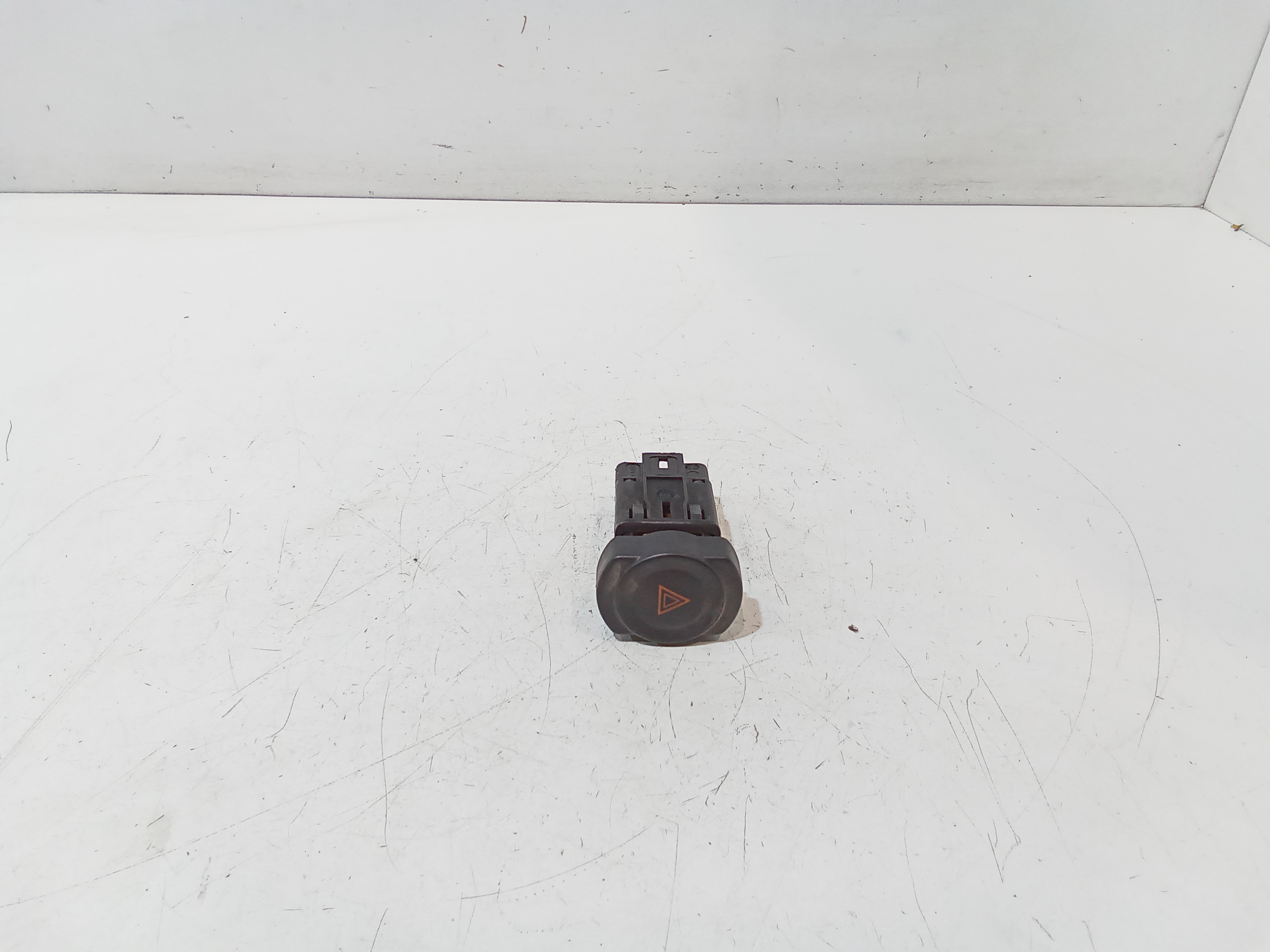 Interruttore Luci Emergenza 252905315R Usato