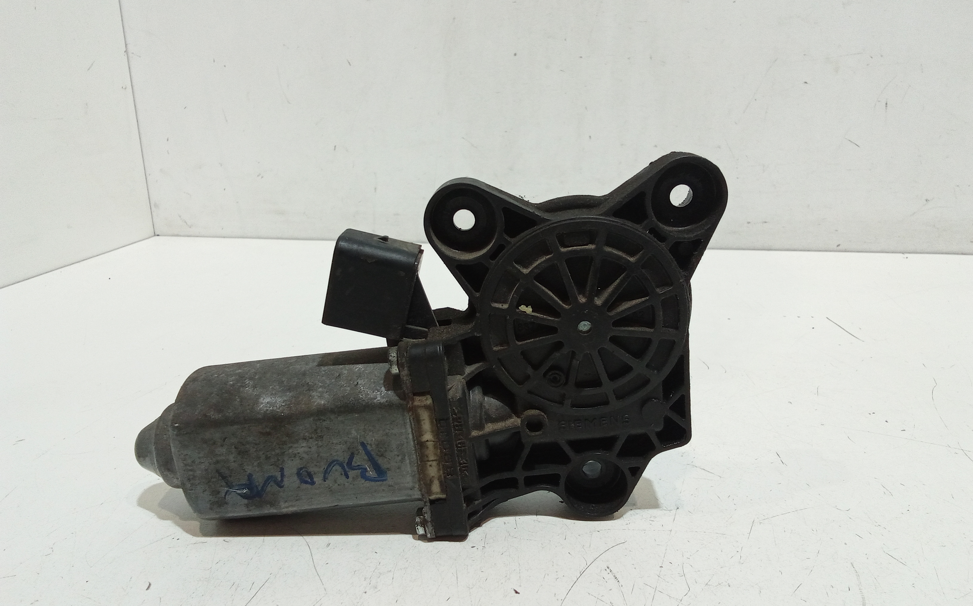 Motorino Alzacristallo Porta Ant. Destro A2118202942 Usato