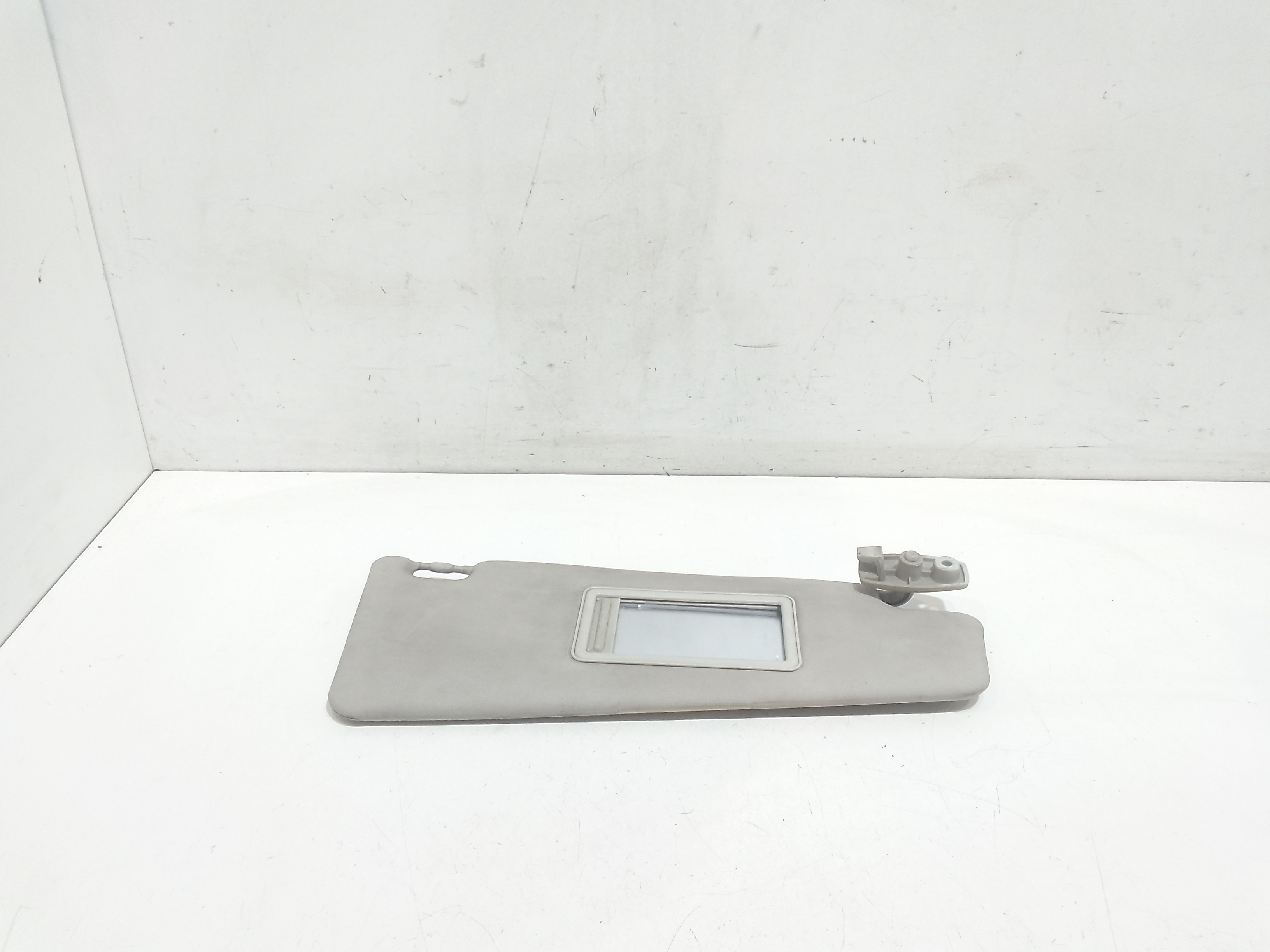 Aletta Parasole Parabrezza Destro 735361684 Usato