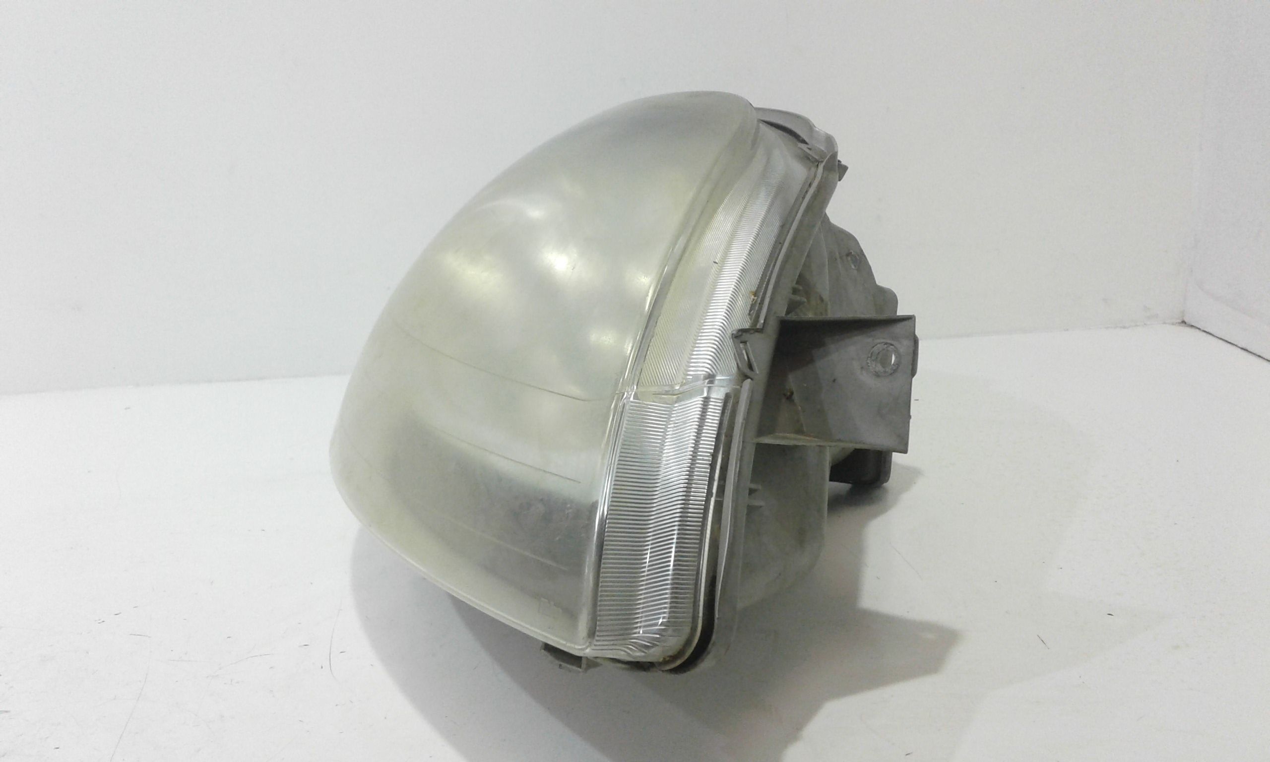 Proiettore Destro 2601000Q0E Usato