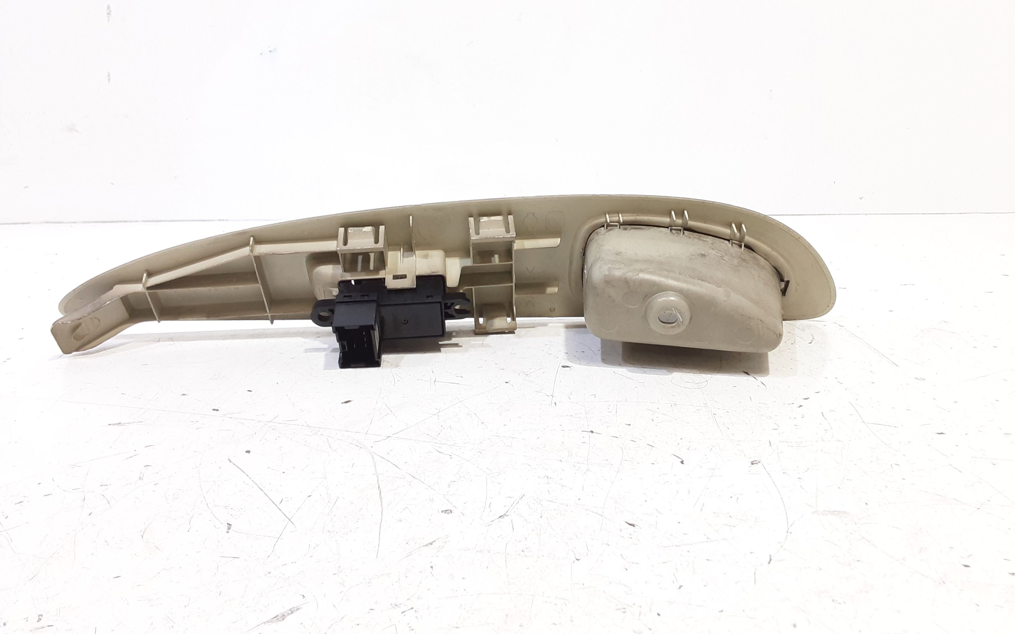 Interruttore Alzacristalli Porta Ant. Destro Usato