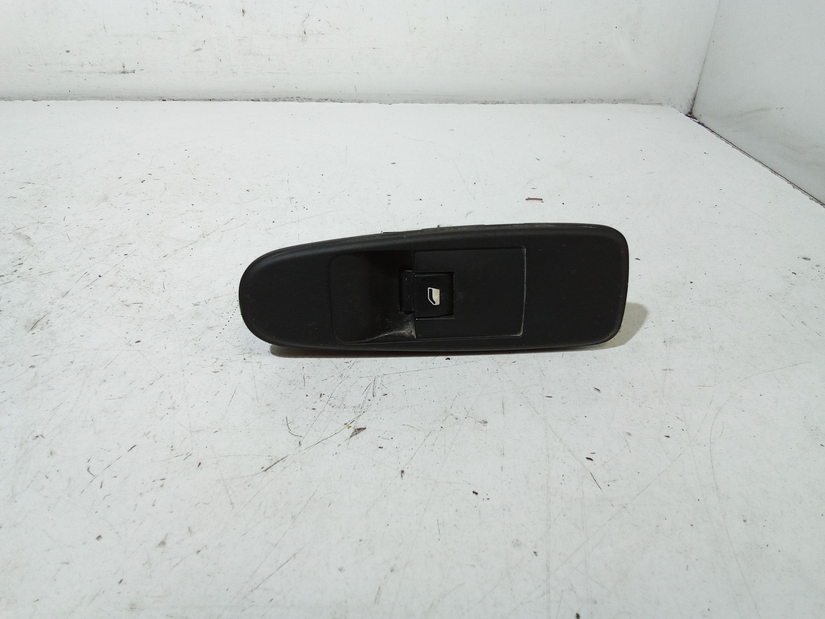 Interruttore Alzacristalli Porta Ant. Destro Usato