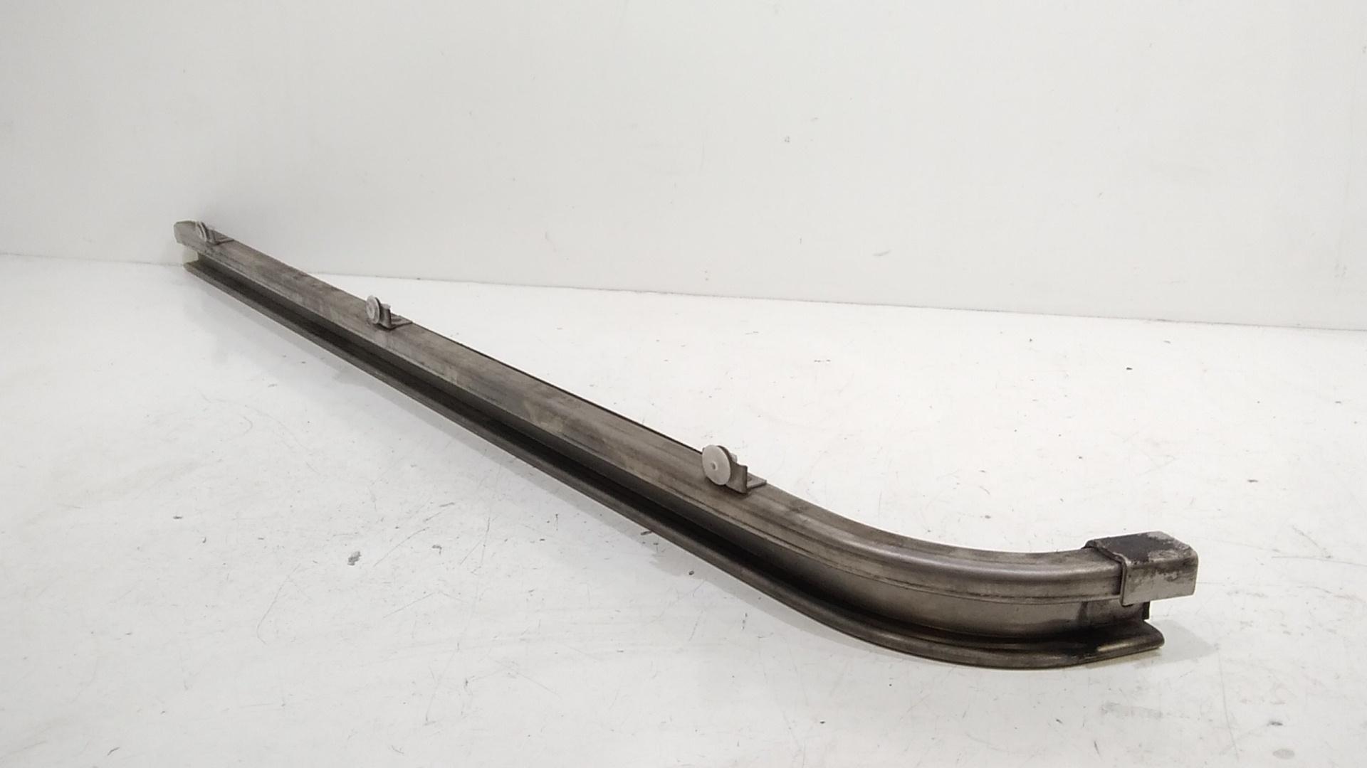 Guida Centr. Porta Scorrevole Destro, Guida Centr. Porta Scorrevole Sinistro, Guida Inf. Porta Scorrevole Destro, Guida Inf. Porta Scorrevole Sinistro, Guida Sup. Porta Scorrevole Destro, Guida Sup. Porta Scorrevole Sinistro Usato