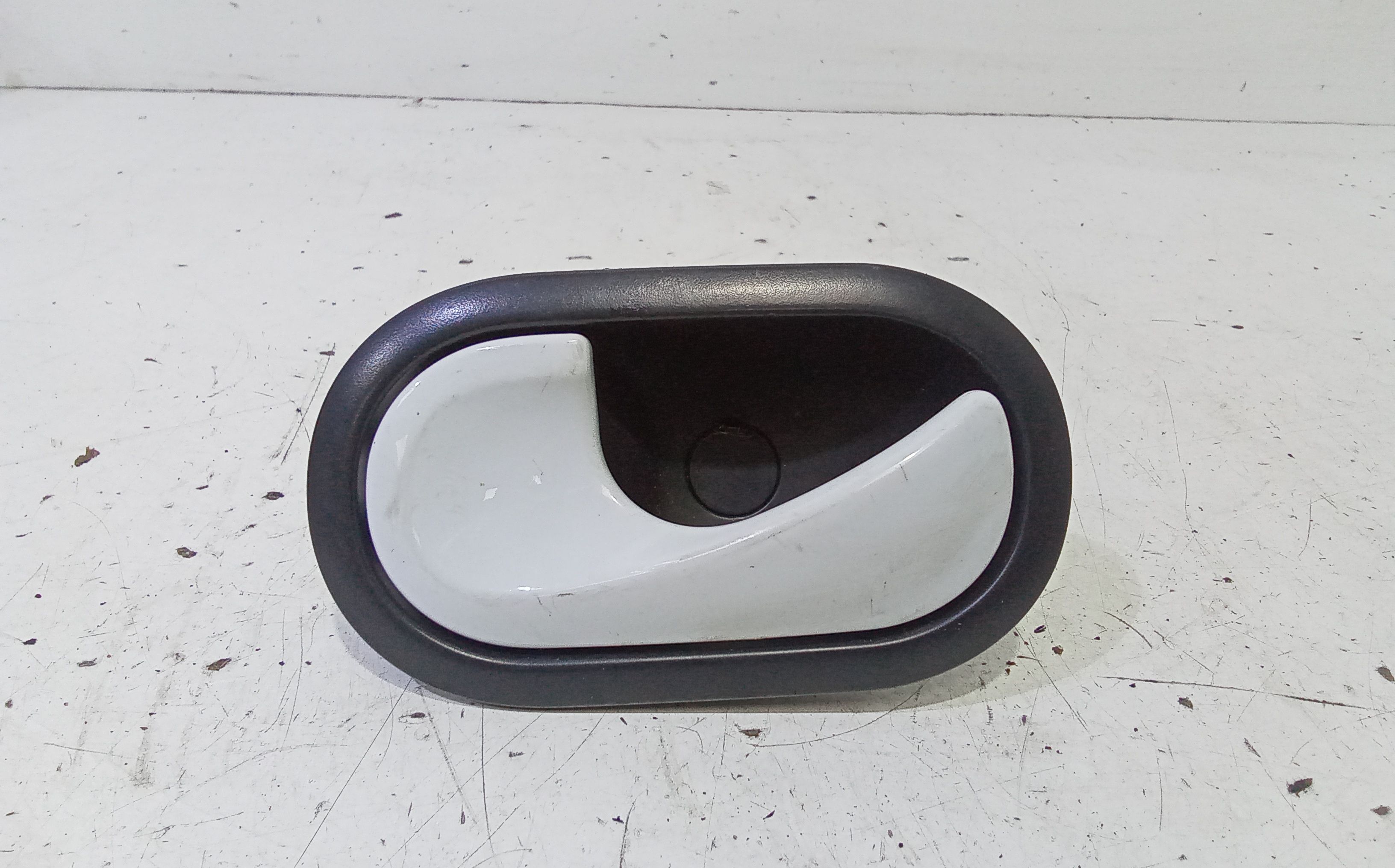 Maniglia Int. Apertura Porta Ant. Sinistro 8200247802 Usato