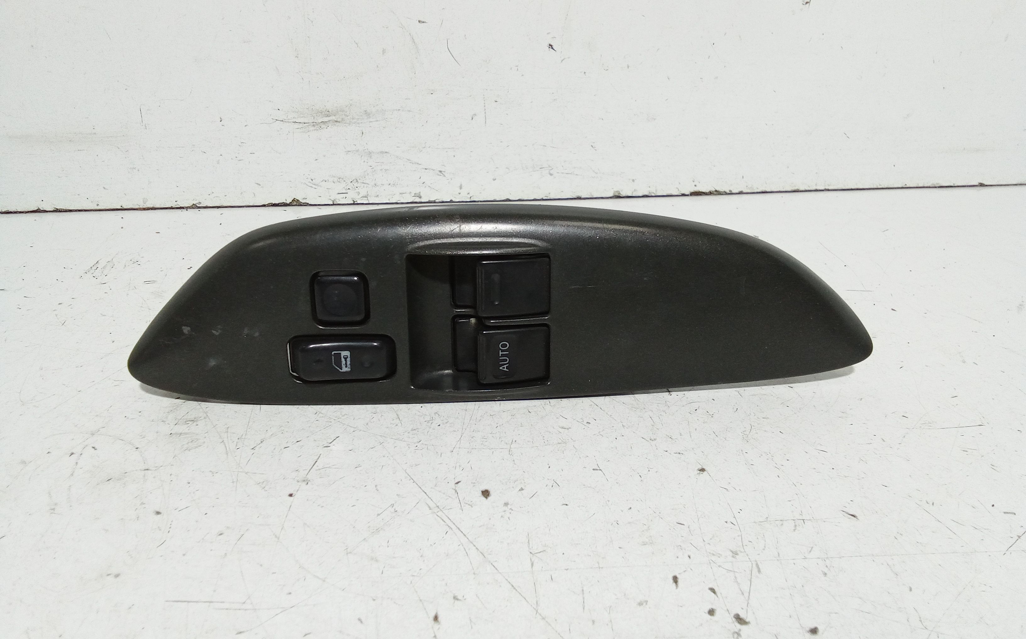 Interruttore Alzacristalli Porta Ant. Sinistro 848200D040 Usato