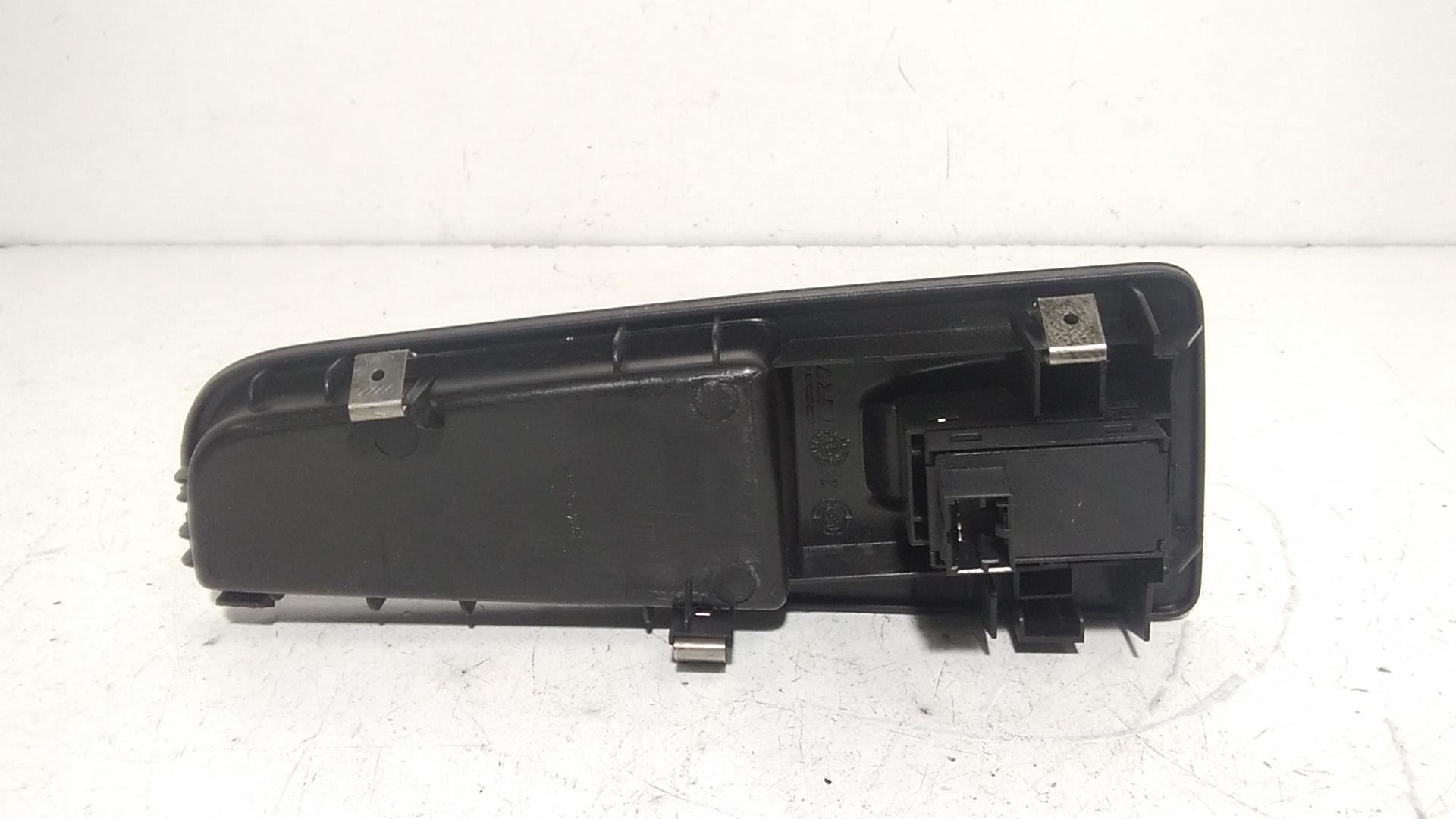 Interruttore Alzacristalli Porta Ant. Destro Usato