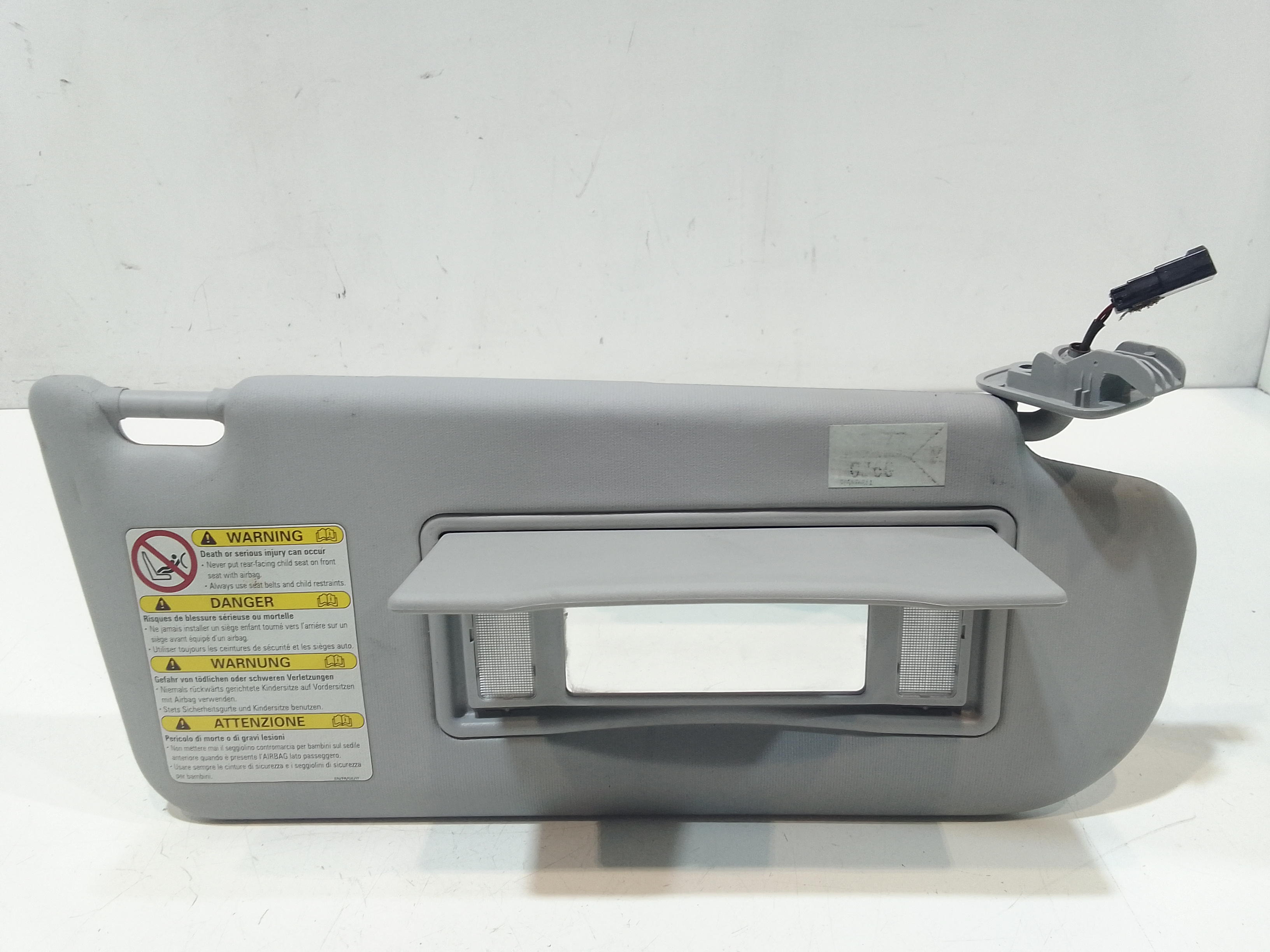 Aletta Parasole Parabrezza Destro GJ6A69270C34 Usato