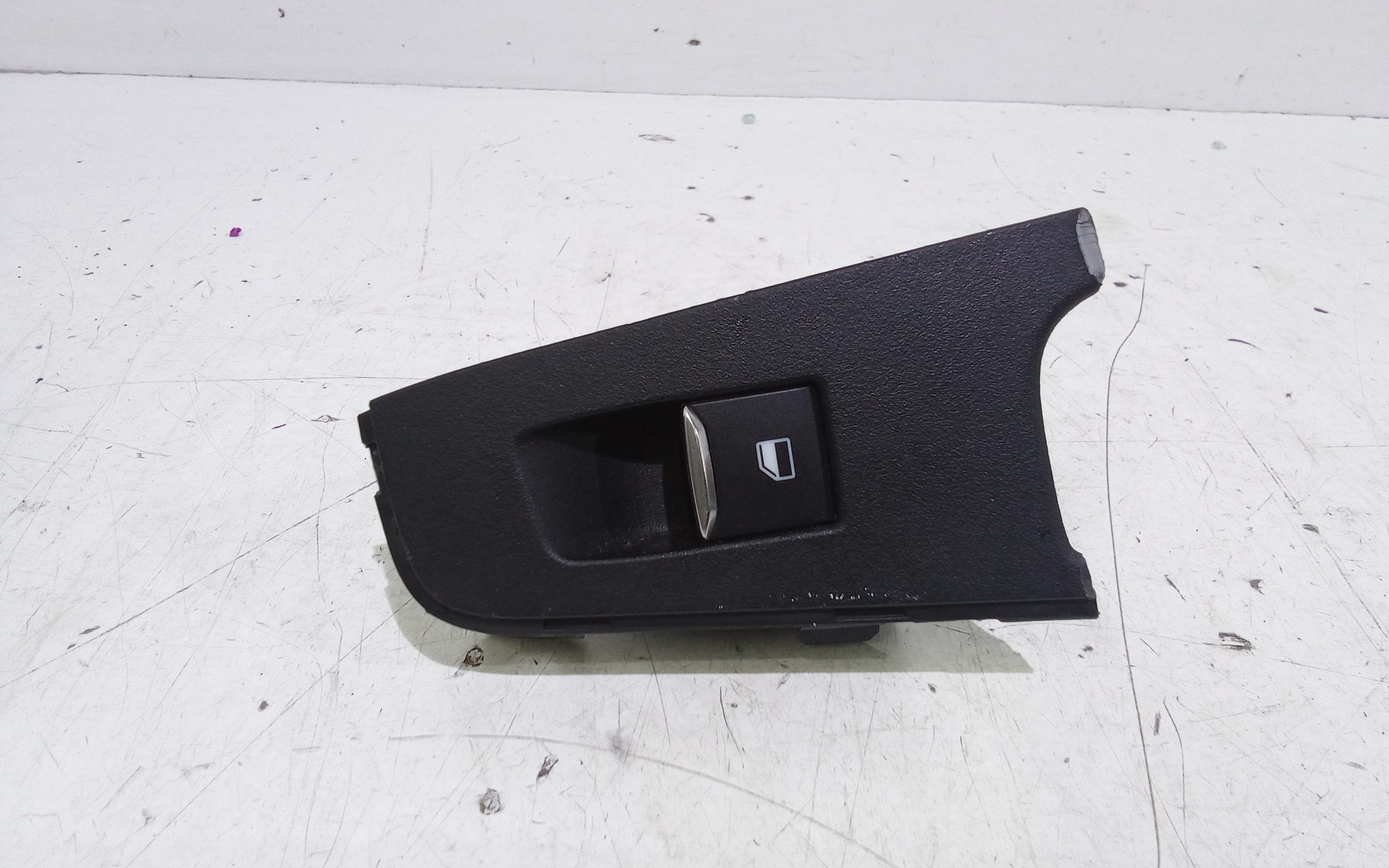 Interruttore Alzacristalli Porta Post. Destro 2599676 Usato