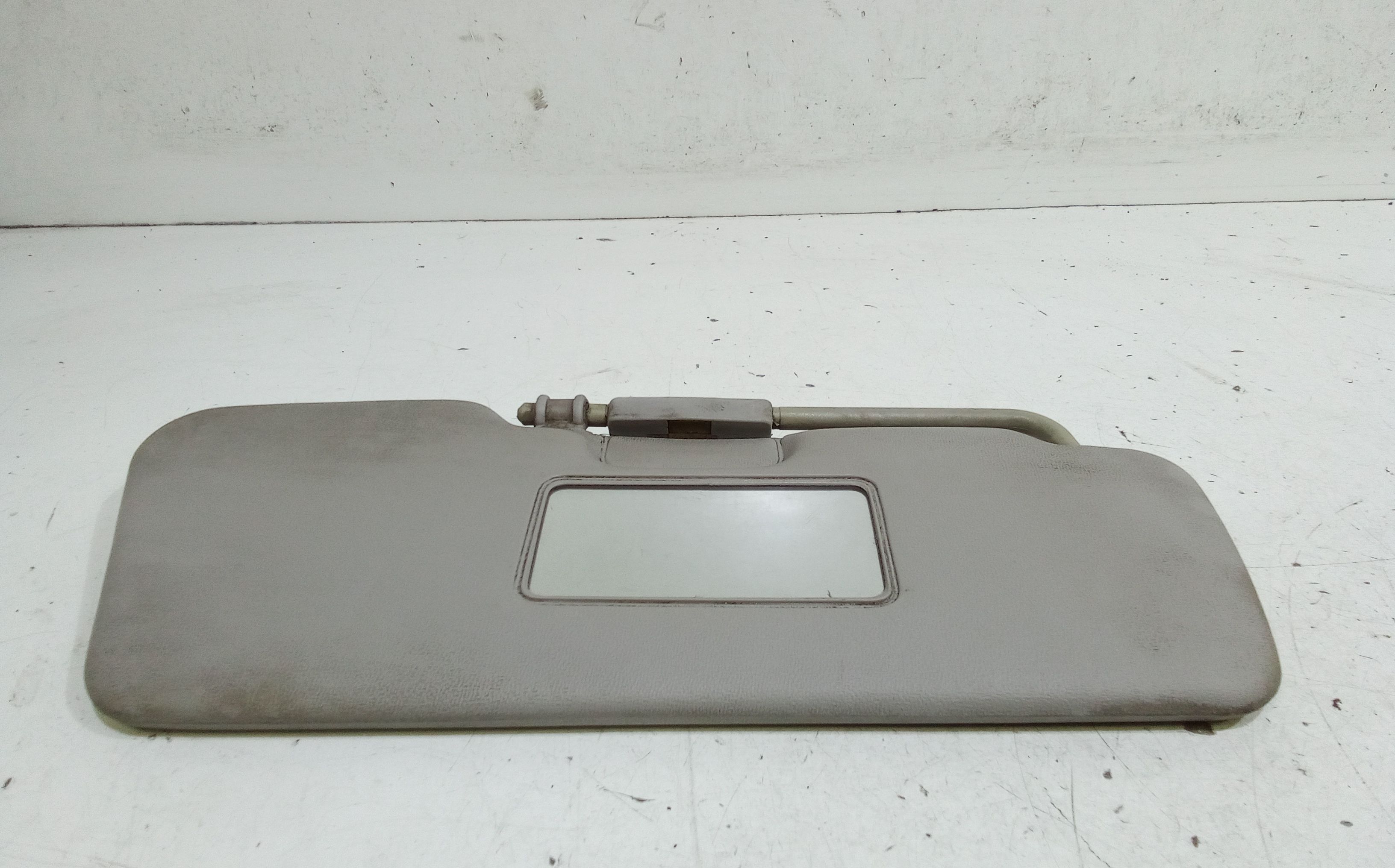 Aletta Parasole Parabrezza Destro 735244339 Usato