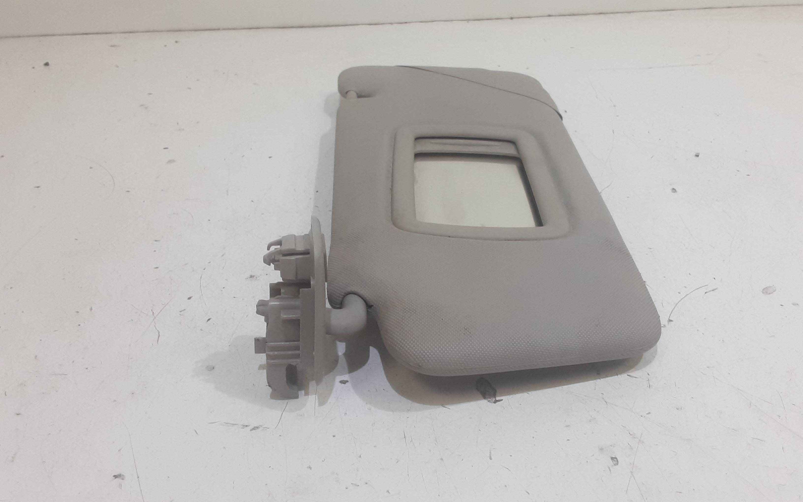 Aletta Parasole Parabrezza Sinistro 8200246823 Usato