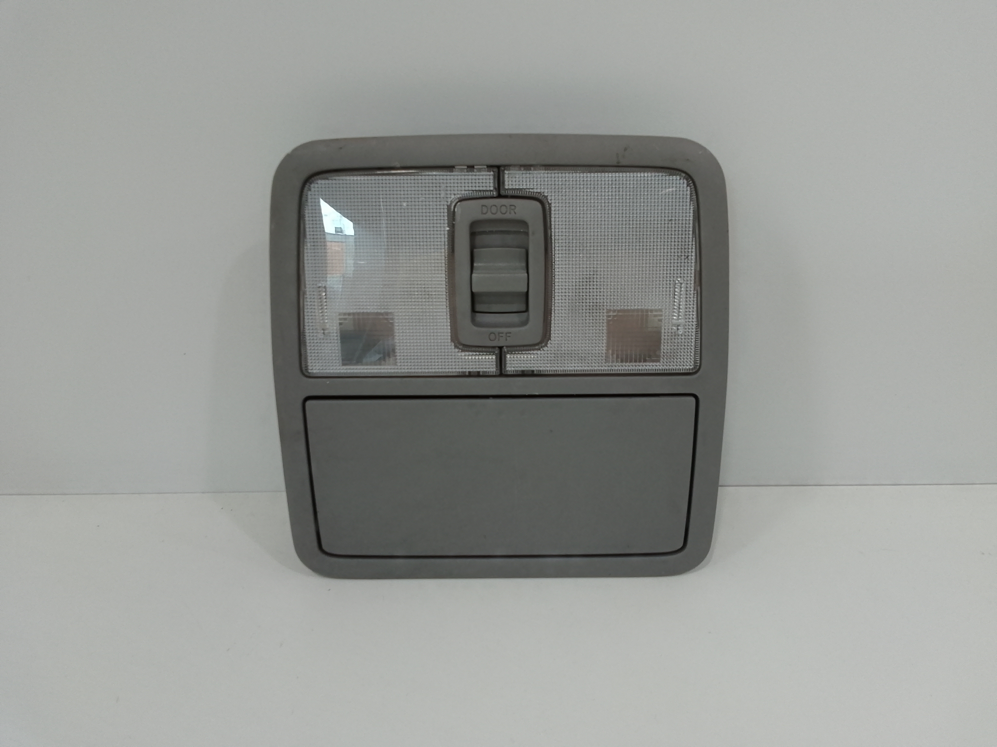 Luce Cortesia Ant. Tetto 8126042011A0 Usato