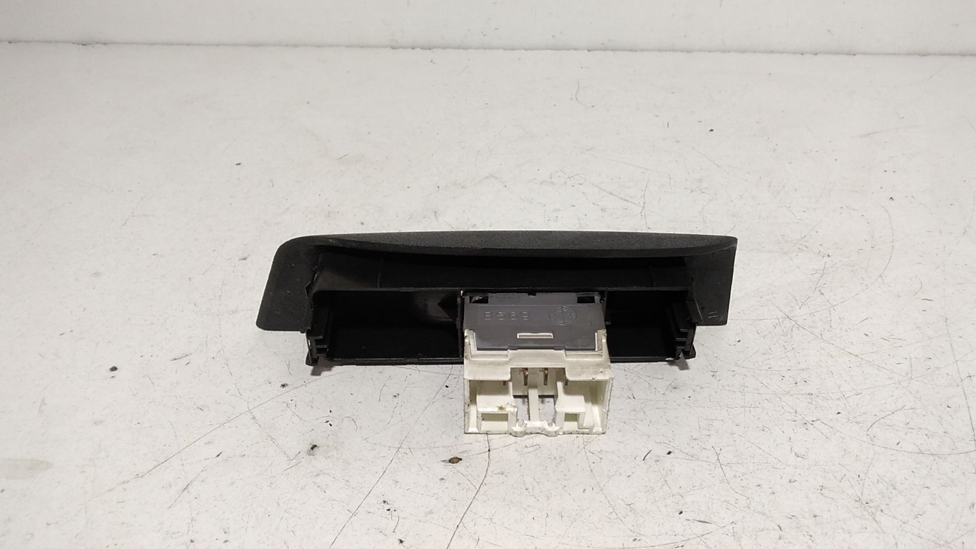 Interruttore Alzacristalli Porta Ant. Destro 735249911 Usato