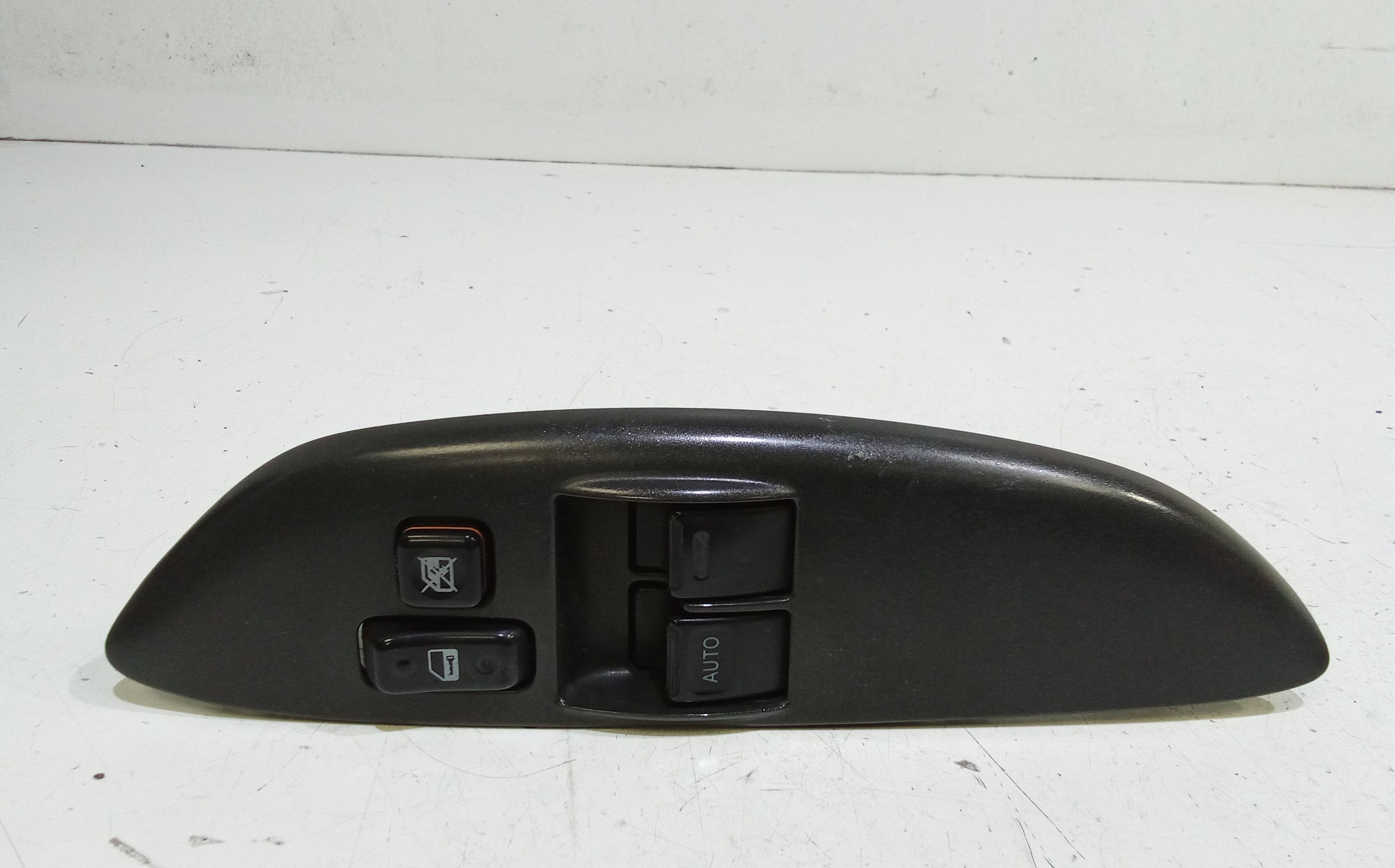 Interruttore Alzacristalli Porta Ant. Sinistro 848200D040 Usato