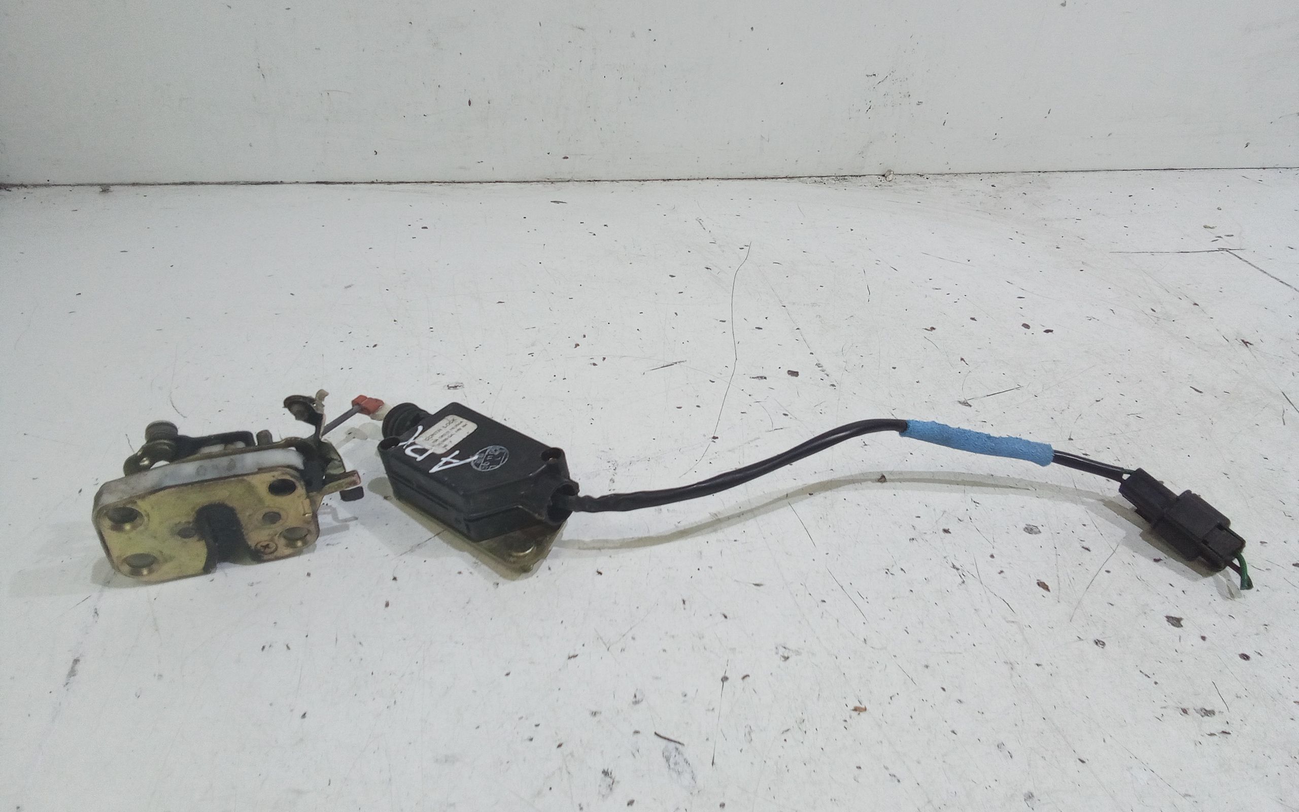 Serratura Porta Ant. Destro 0K01958310B Usato