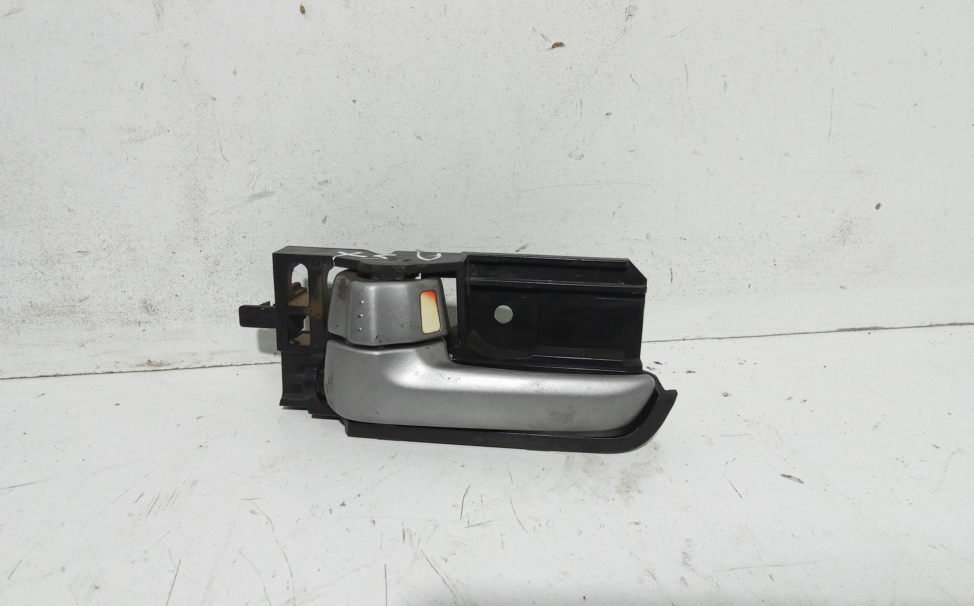 Maniglia Int. Apertura Porta Ant. Sinistro 8313062J00S1S Usato