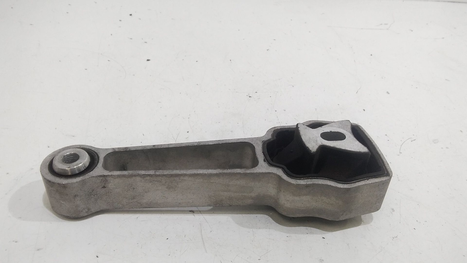 Piastra Alloggiamento Supporto Motore (Con Eventuale Bielletta O Tirante Associato) Usato