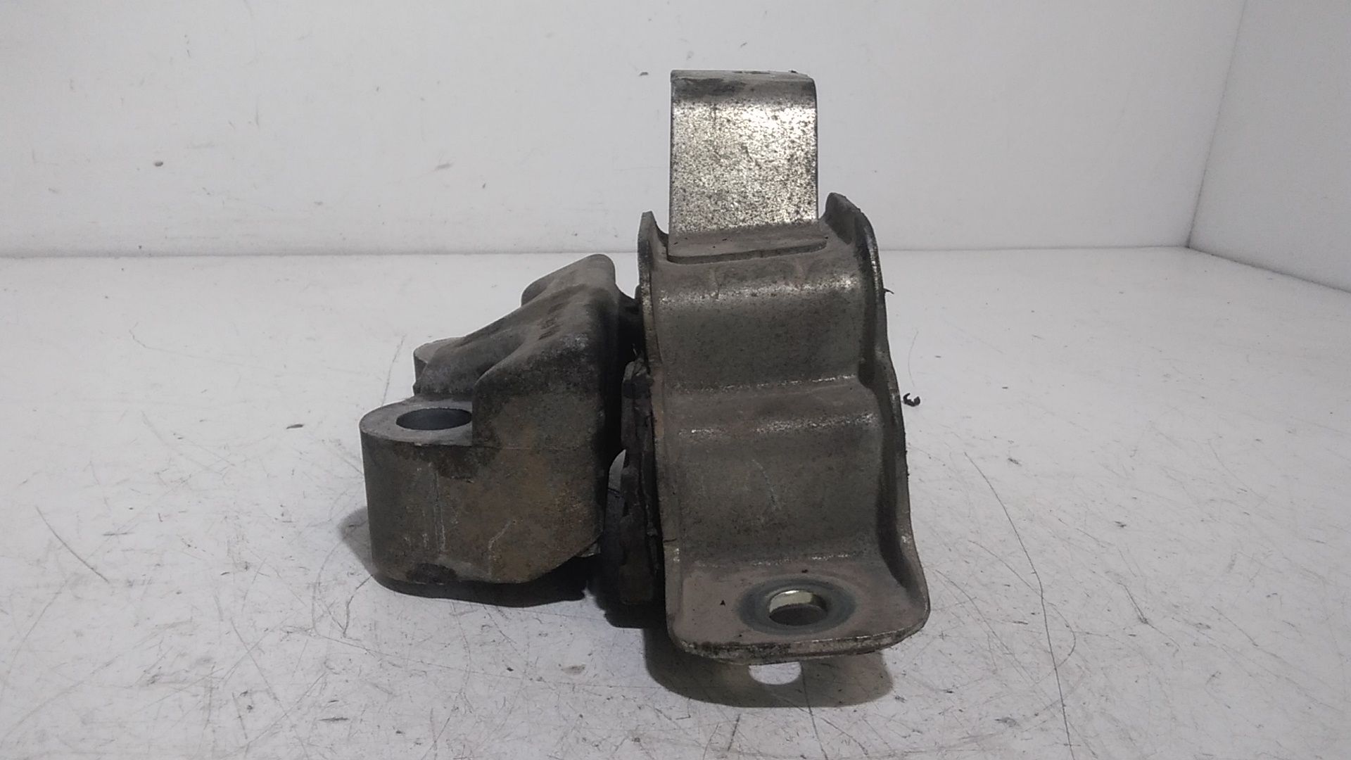 Piastra Alloggiamento Supporto Motore (Con Eventuale Bielletta O Tirante Associato) Usato