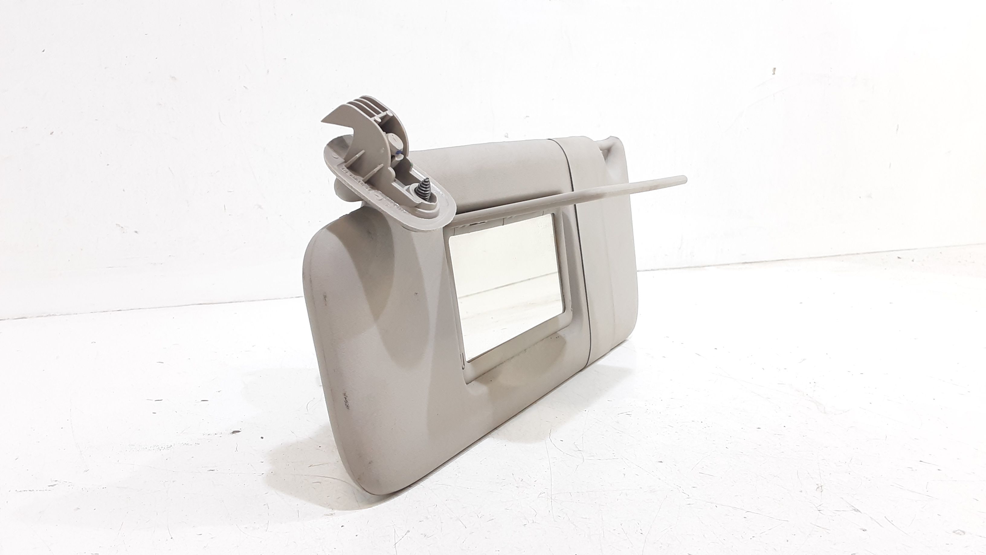 Aletta Parasole Parabrezza Sinistro 8200385101 Usato