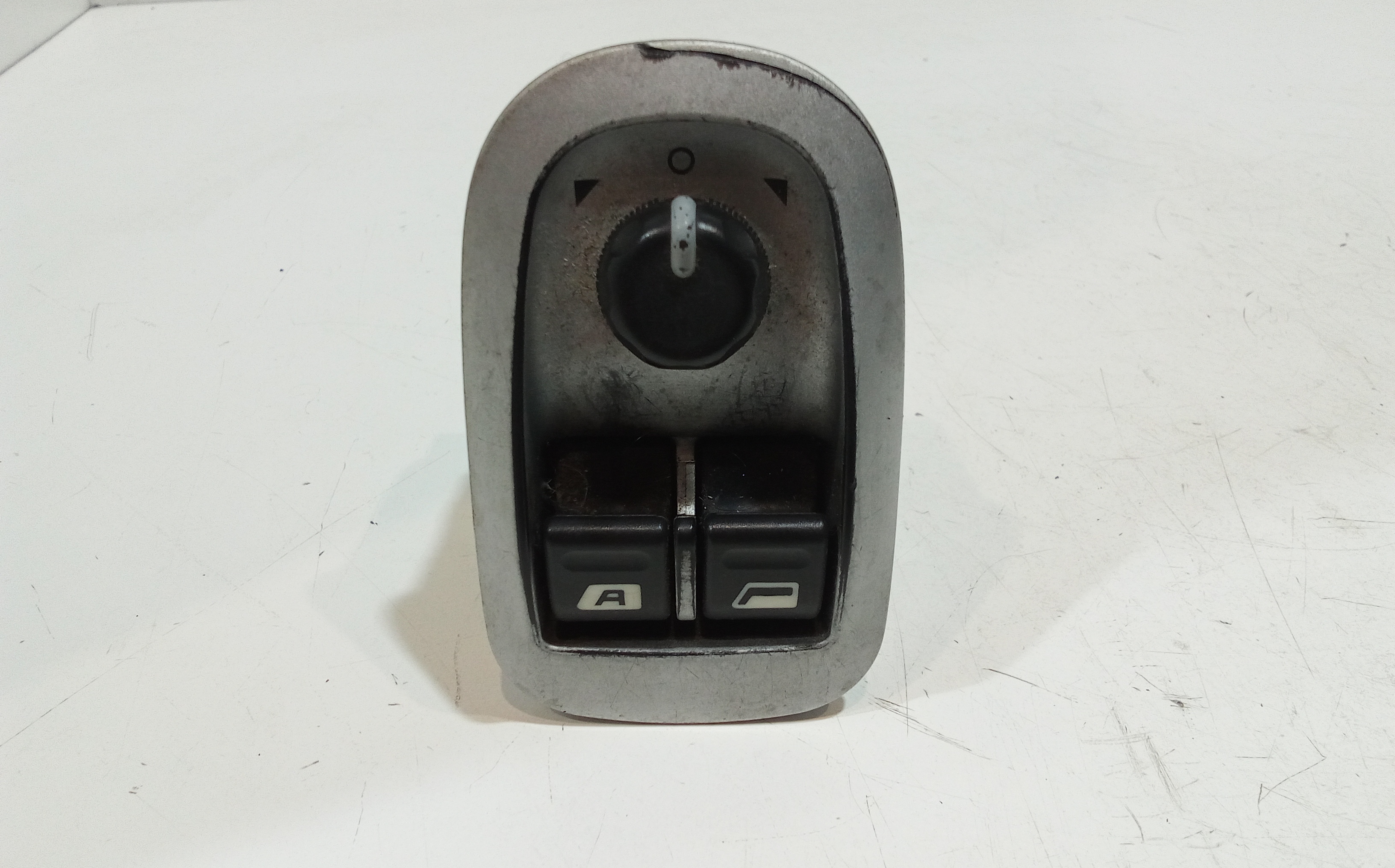 Interruttore Alzacristalli Porta Ant. Sinistro Usato