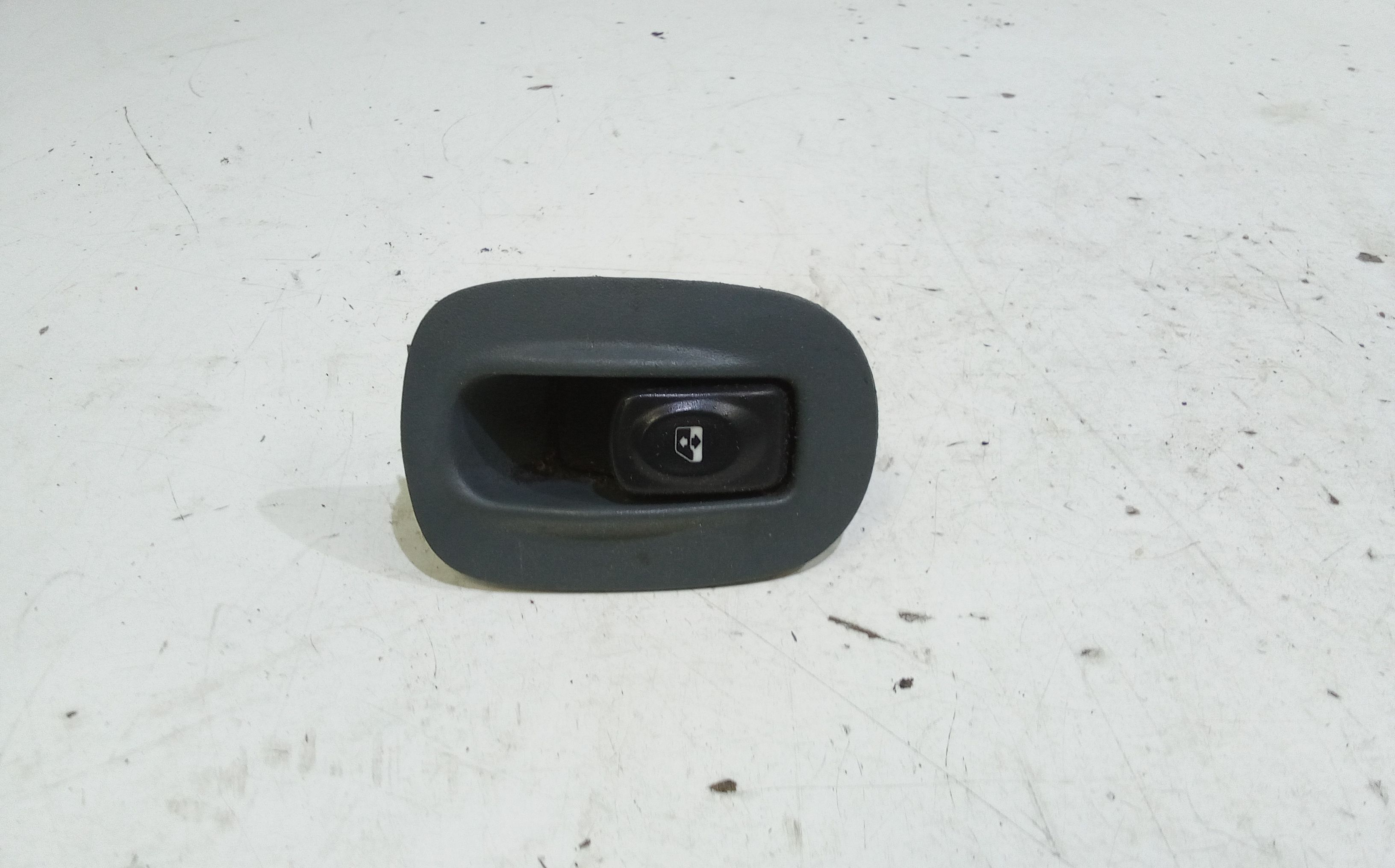 Interruttore Alzacristalli Porta Ant. Destro Usato