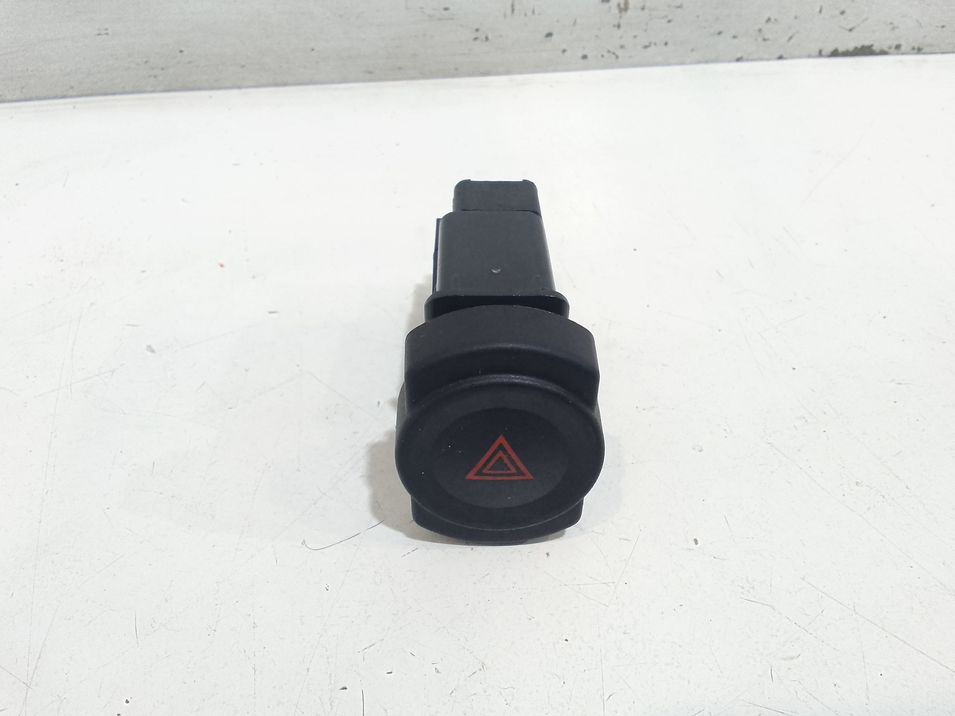 Interruttore Luci Emergenza 8200602232 Usato