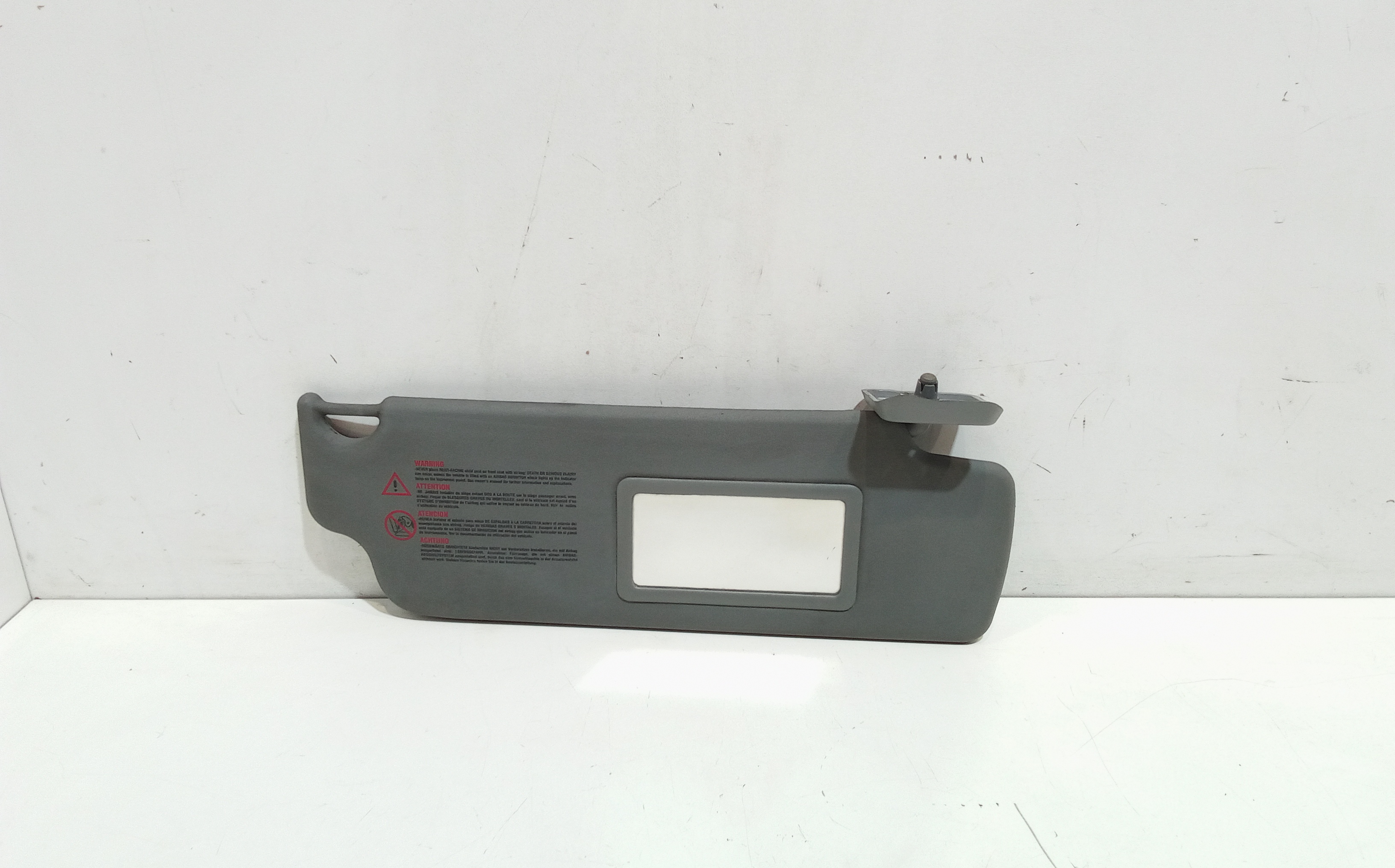 Aletta Parasole Parabrezza Destro 8200190789 Usato