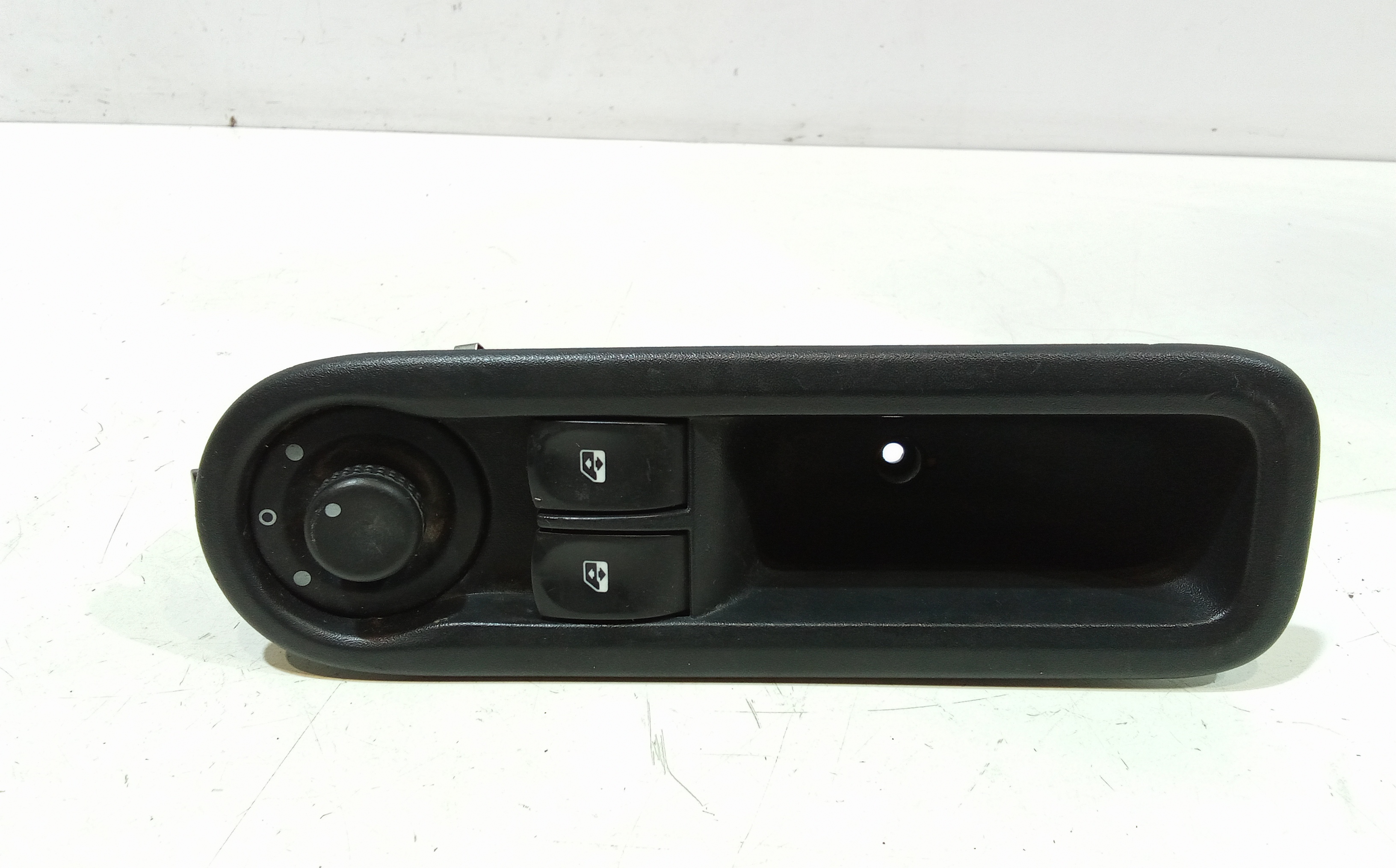 Interruttore Alzacristalli Porta Ant. Sinistro 8200214939 Usato