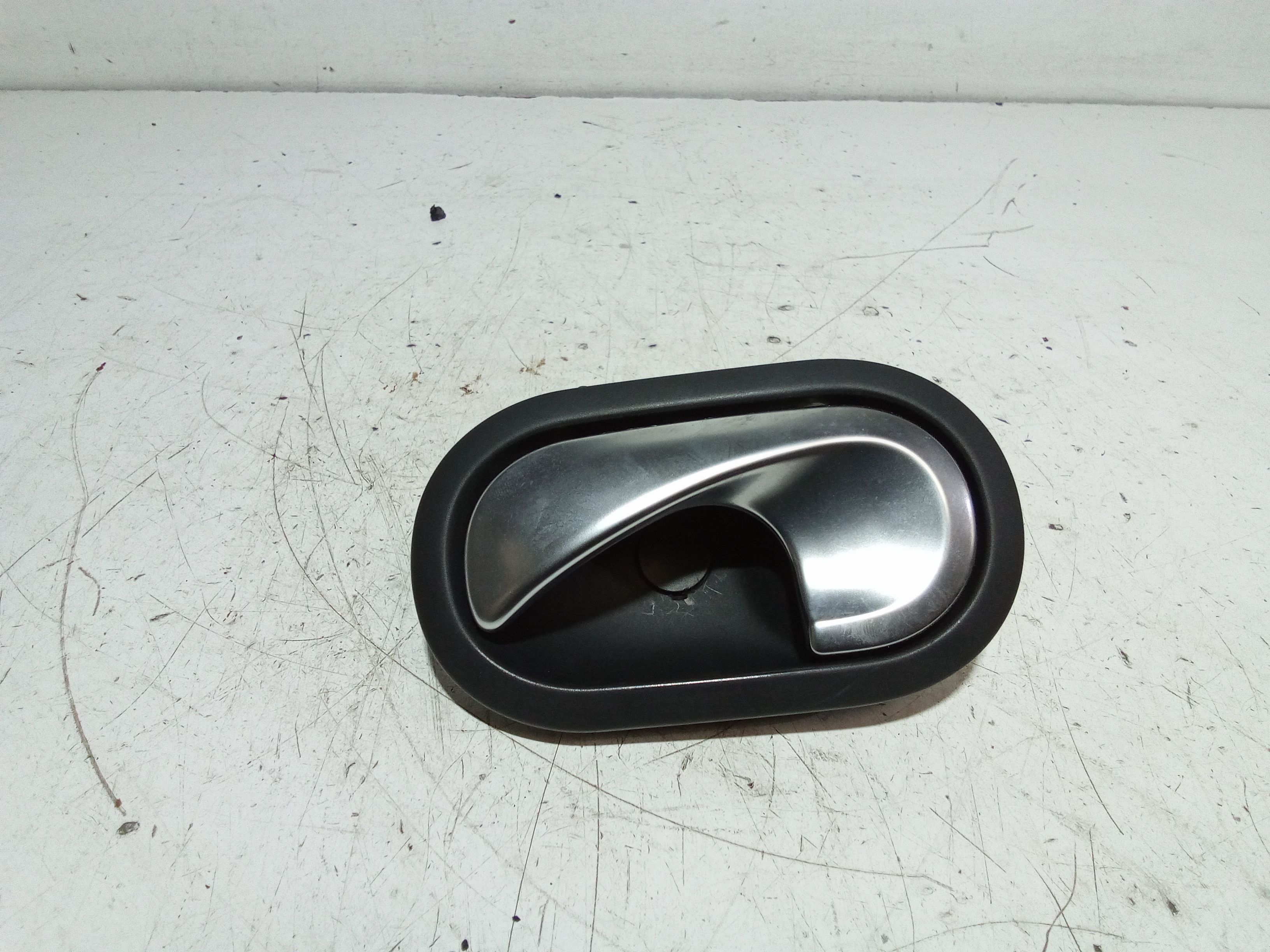 Maniglia Int. Apertura Porta Post. Sinistro 8200028487 Usato