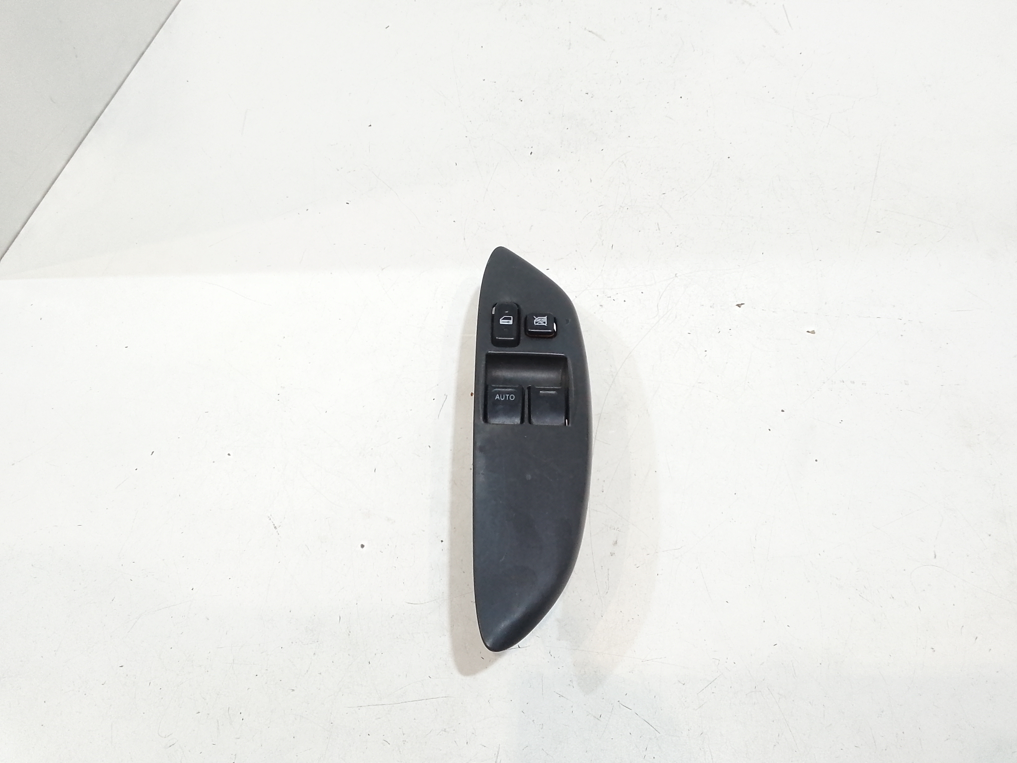 Interruttore Alzacristalli Porta Ant. Sinistro 848200D040 Usato