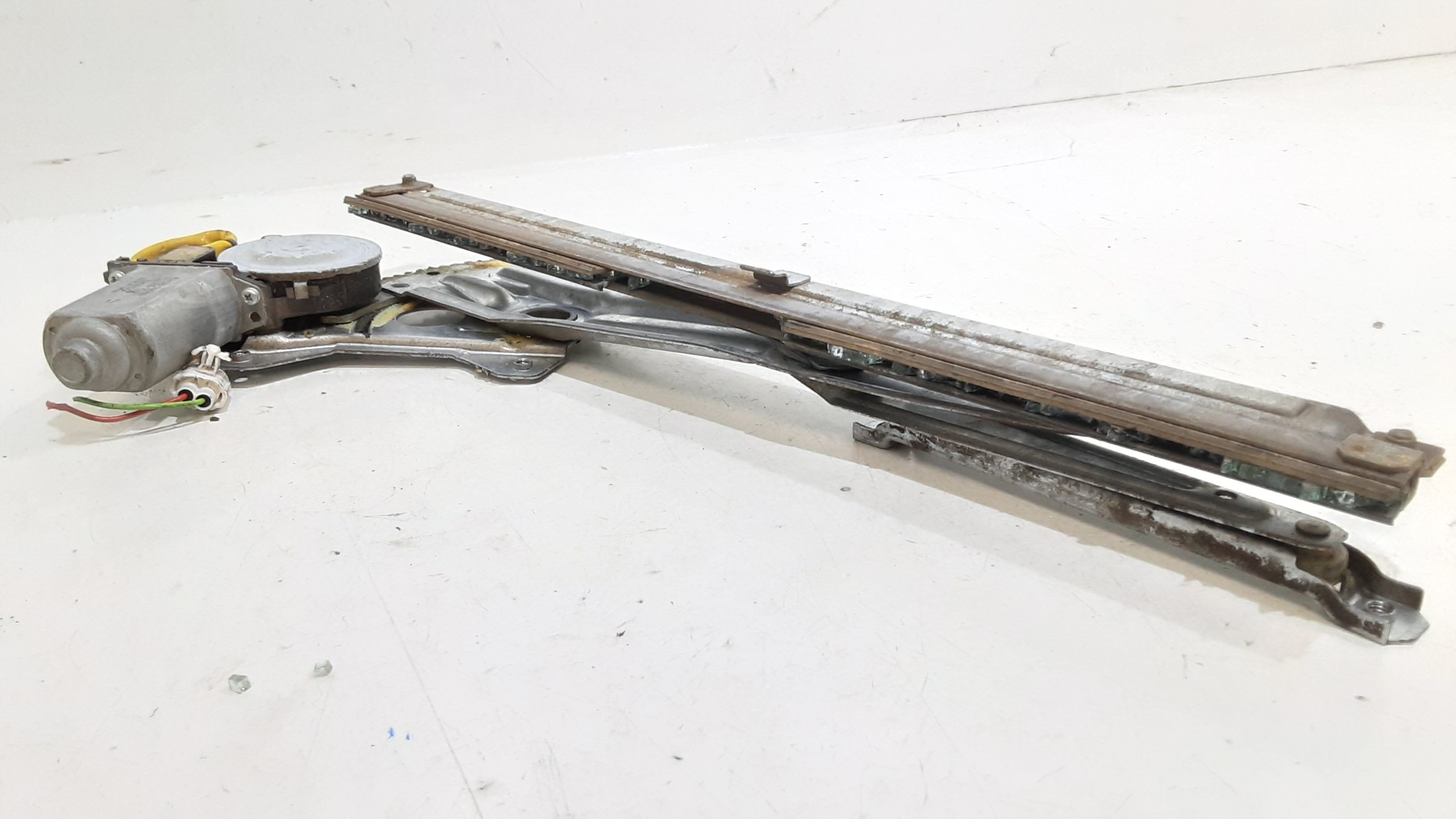 Alzacristallo Porta Ant. Destro 8341076G10000 Usato