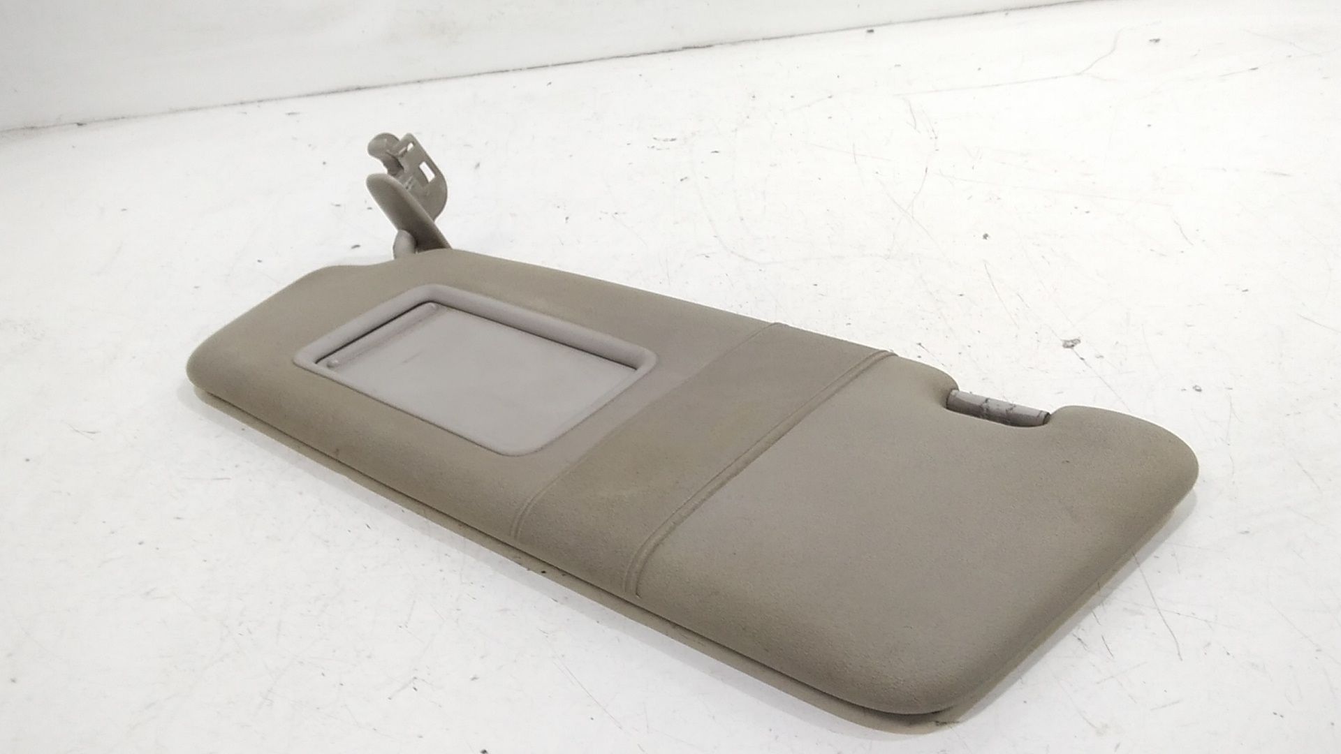 Aletta Parasole Parabrezza Sinistro 8P0857551AE5B9 Usato