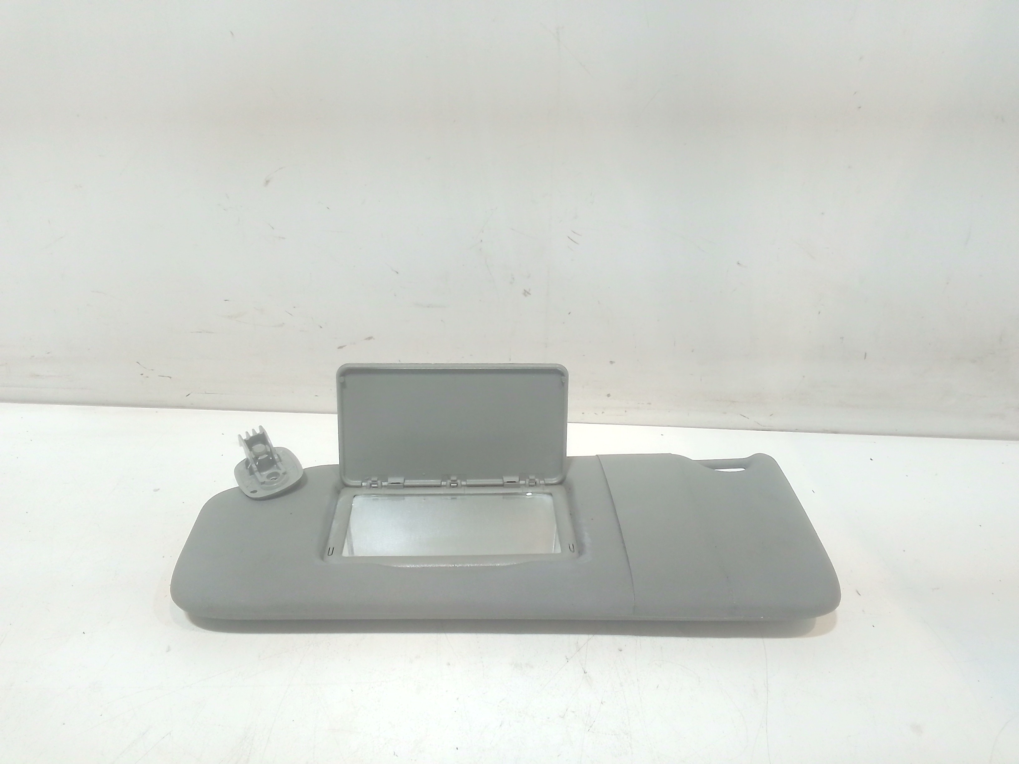 Aletta Parasole Parabrezza Sinistro 8200294234 Usato