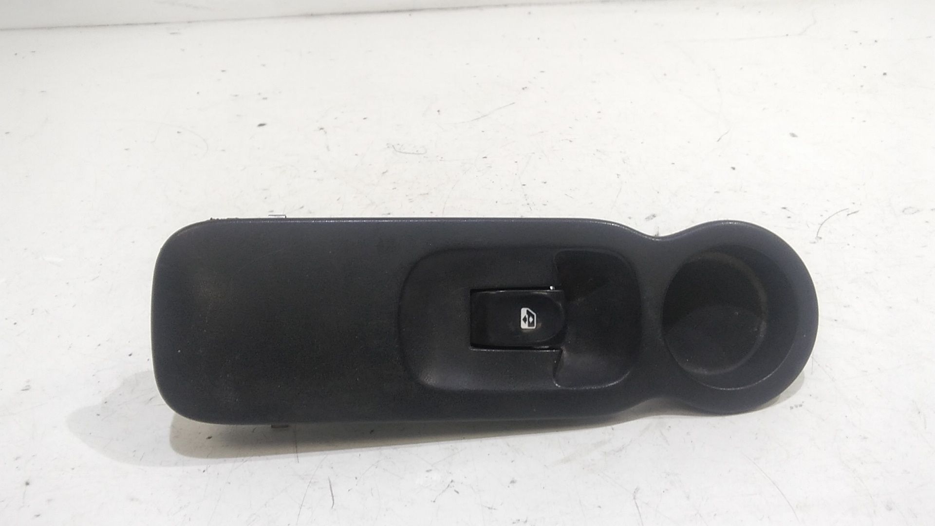 Interruttore Alzacristalli Porta Ant. Destro 8200214936 Usato