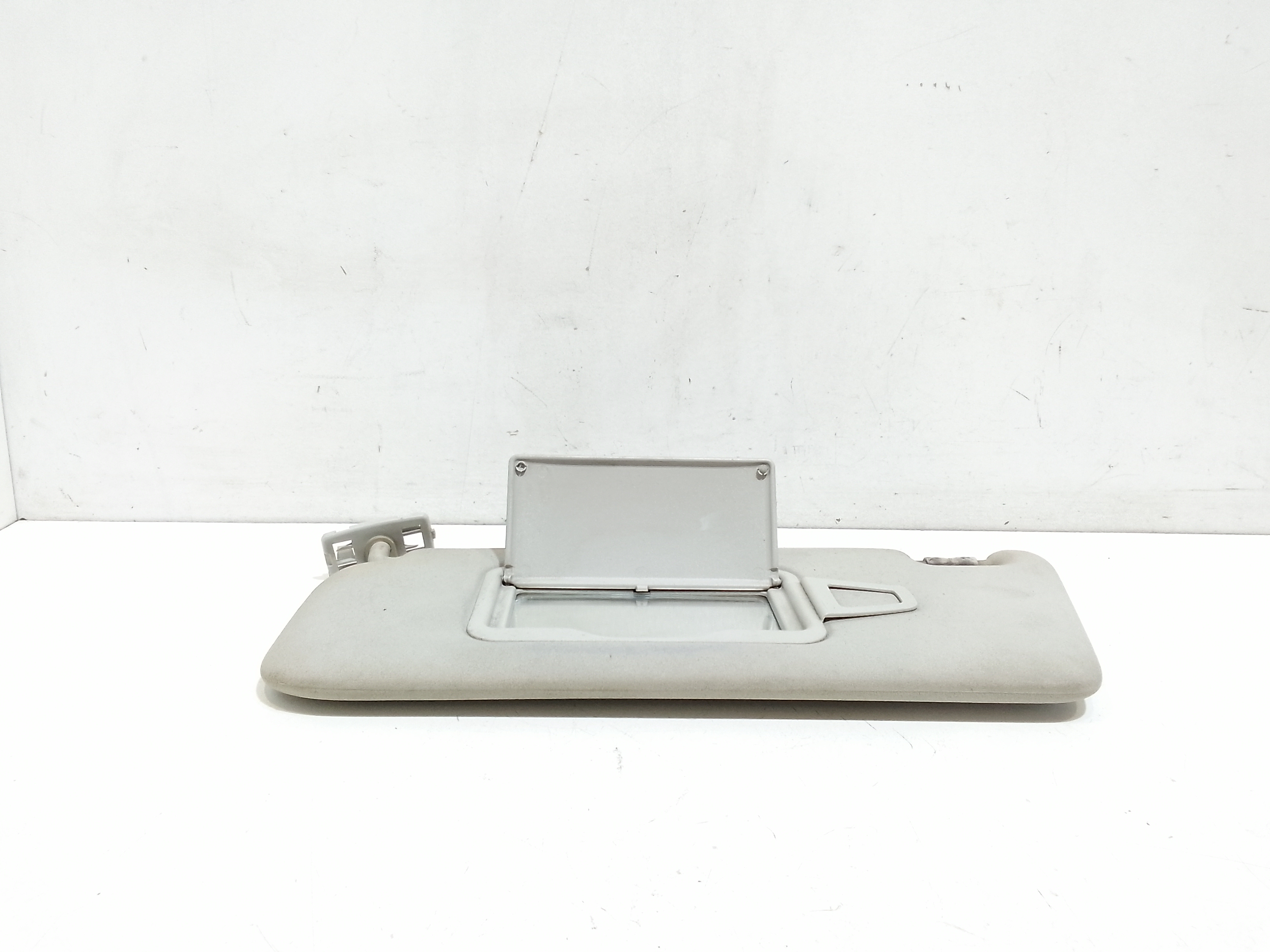 Aletta Parasole Parabrezza Sinistro A16981001107H48 Usato