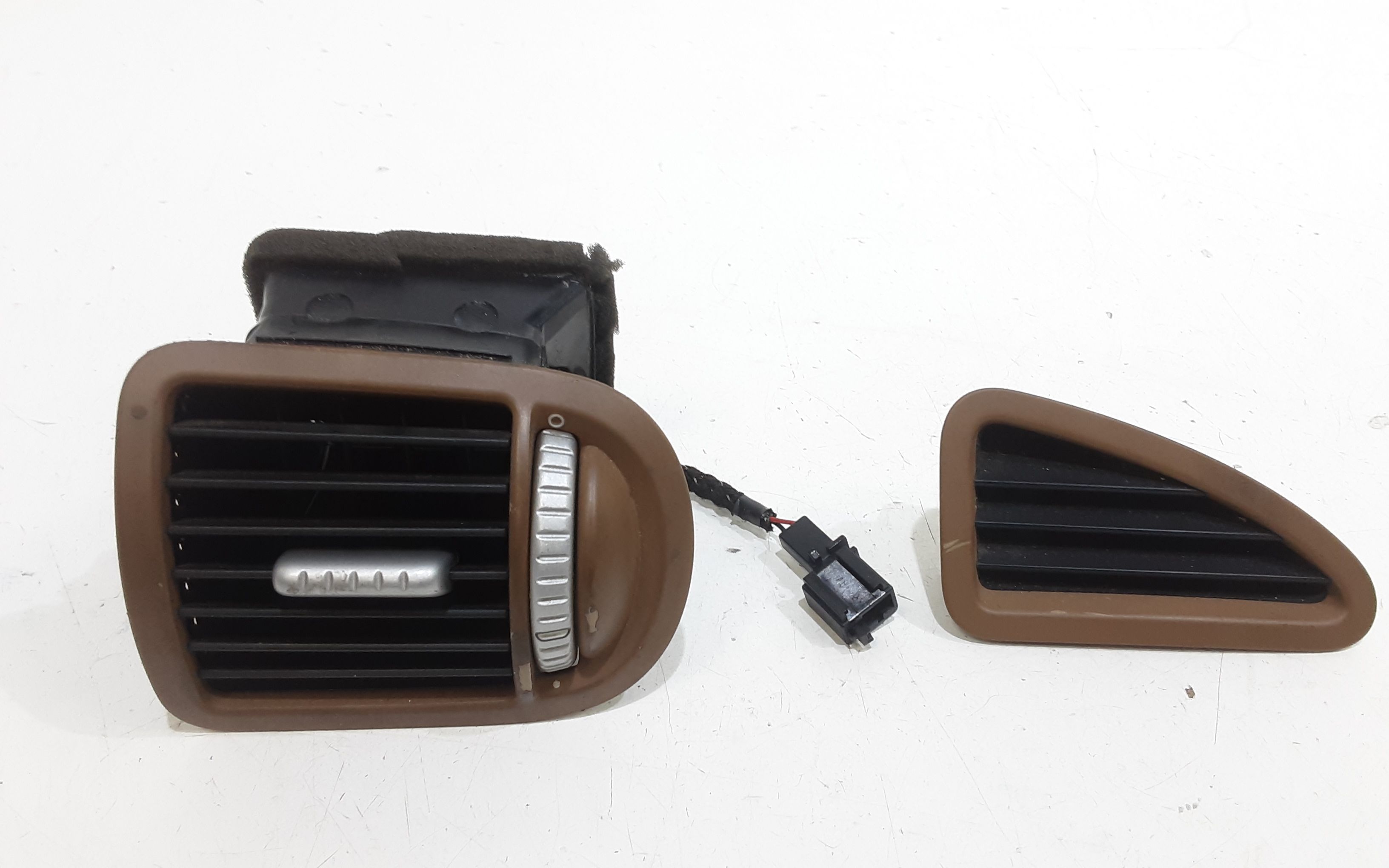 Condotto Aria Bocchette Lat. Cruscotto Destro 95557331000 Usato