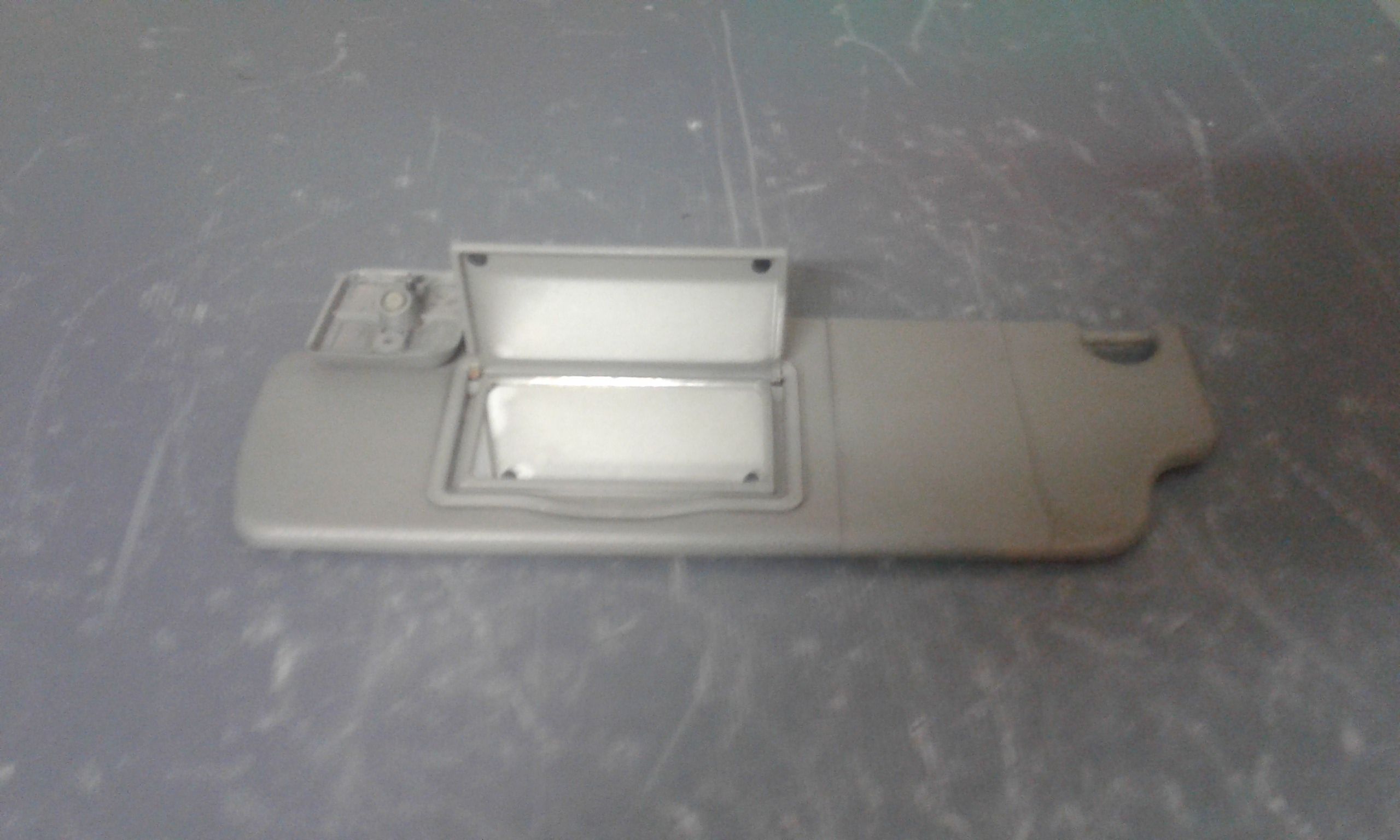 Aletta Parasole Parabrezza Sinistro 8200190790 Usato