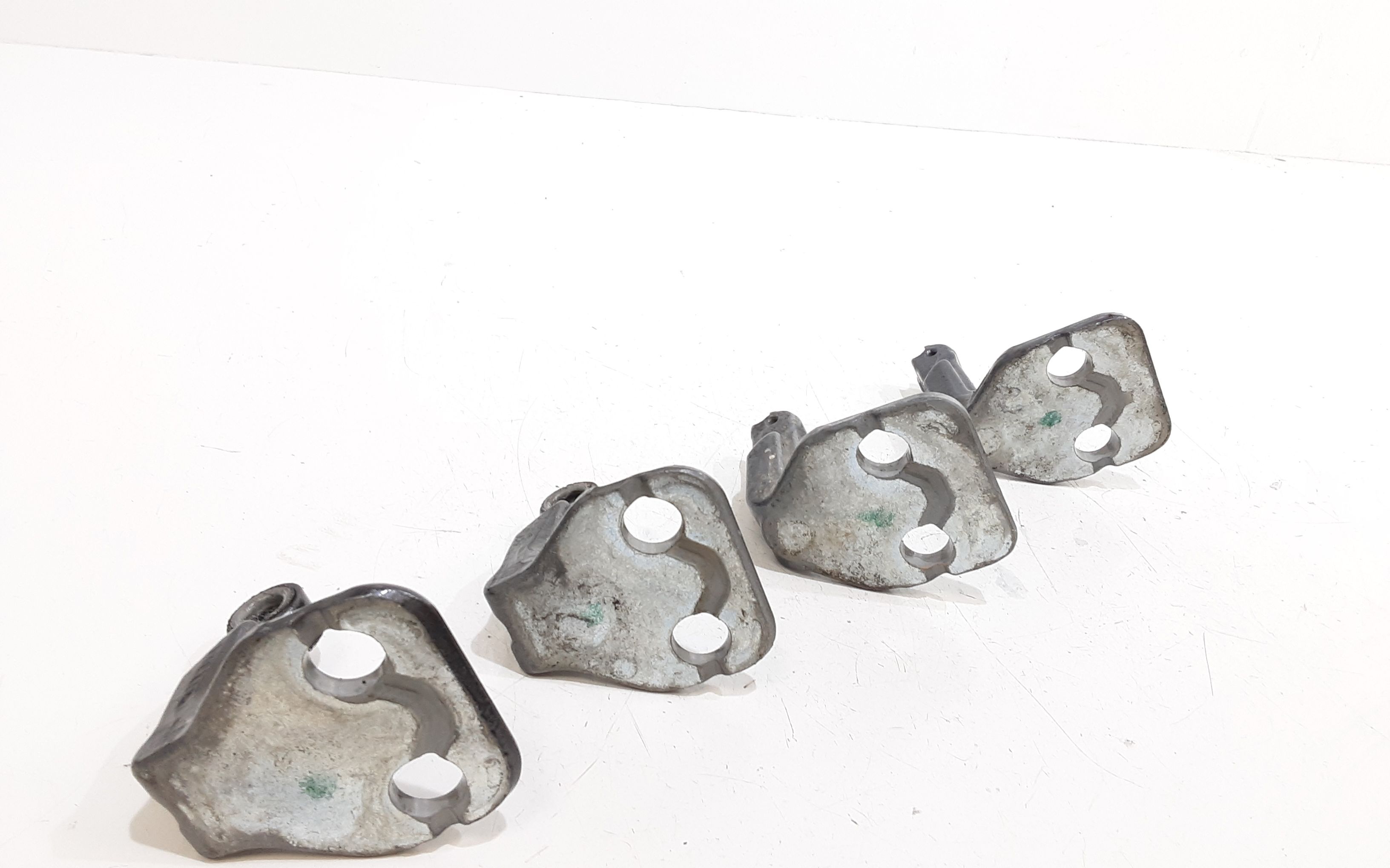 Cerniera Porta Ant. Destro,cerniera Porta Ant.sinistro, Cerniera Porta Post. Destro, Cerniera Porta Post. Sinistro Usato