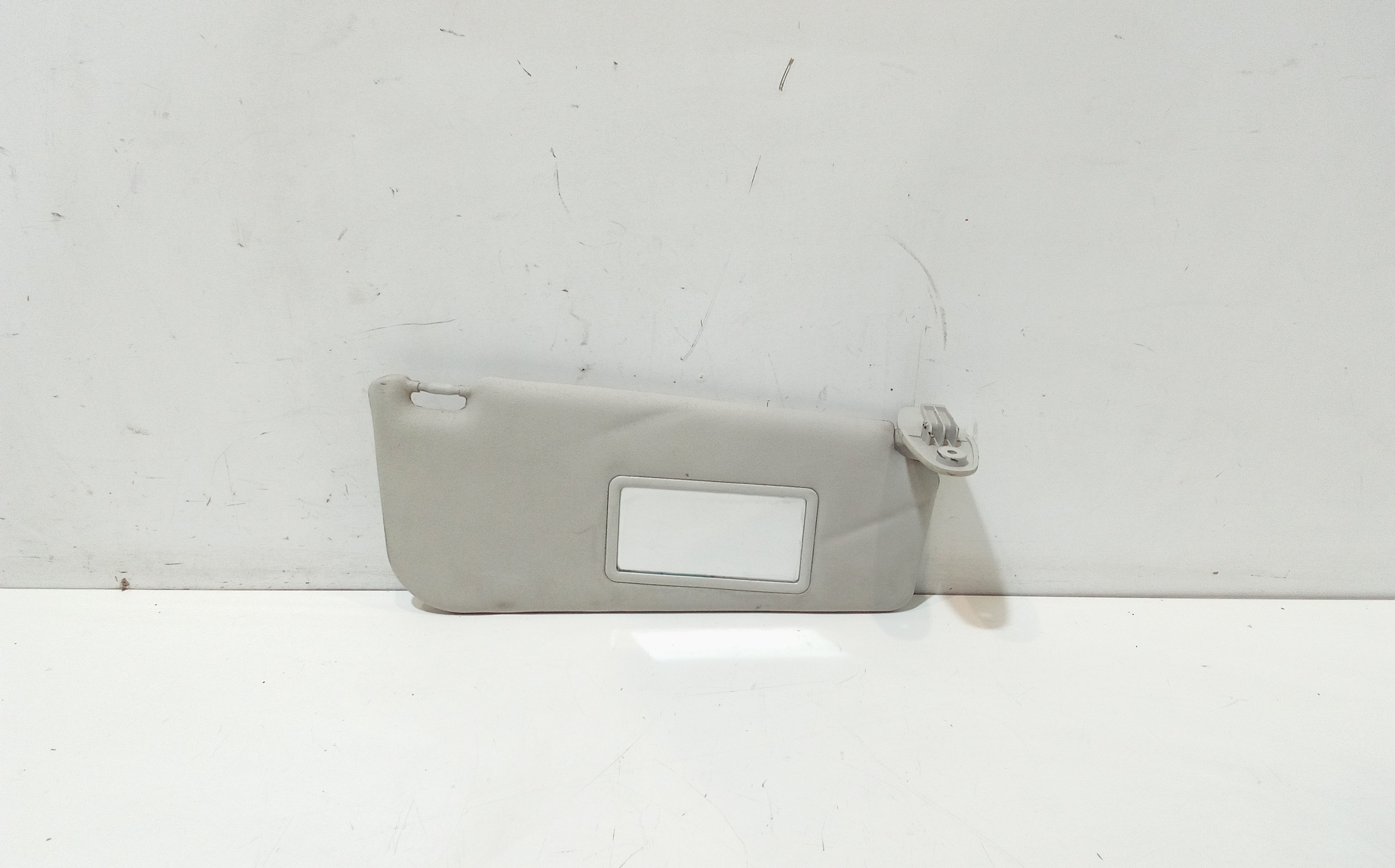 Aletta Parasole Parabrezza Destro 735338206 Usato