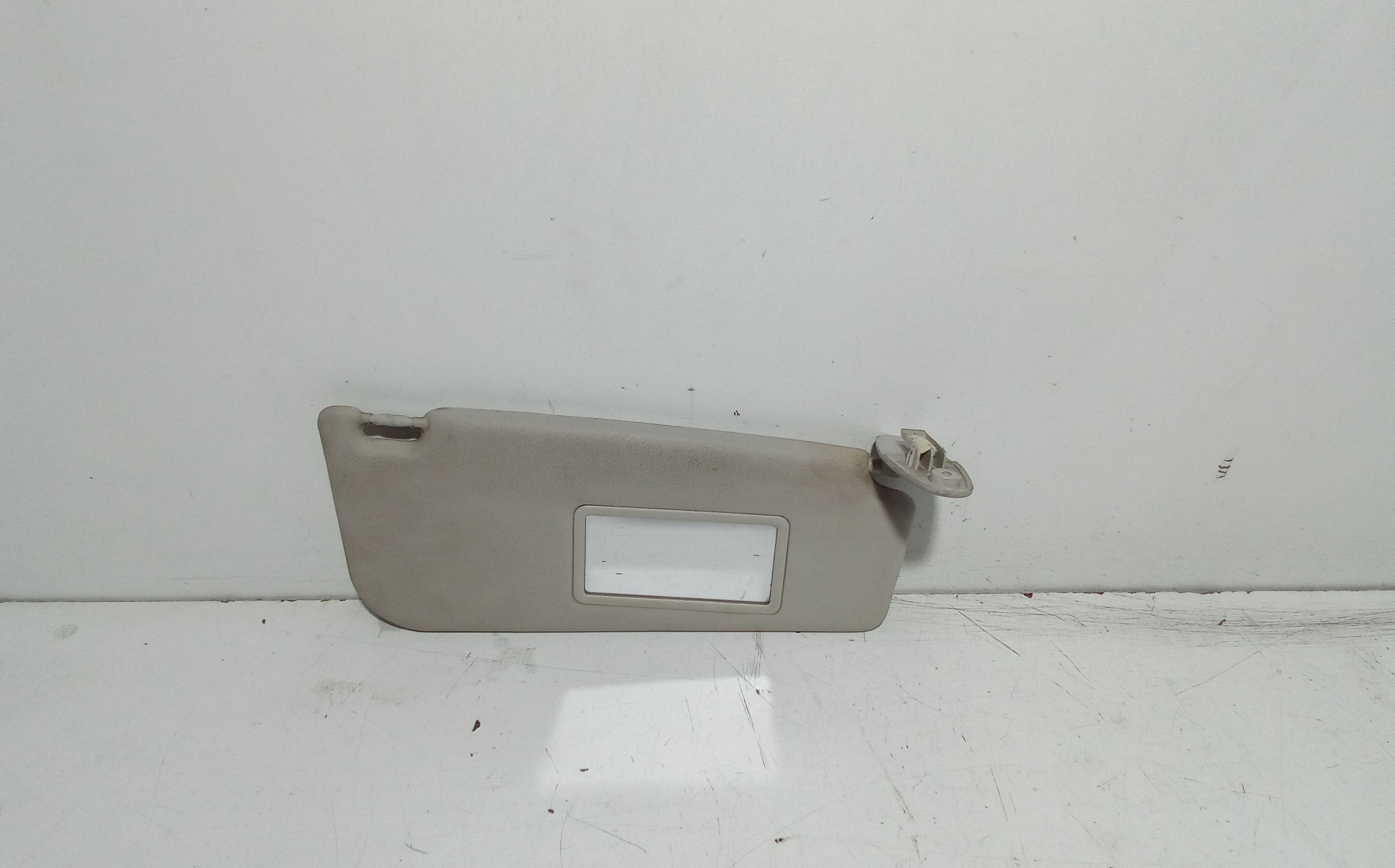 Aletta Parasole Parabrezza Destro 735367821 Usato