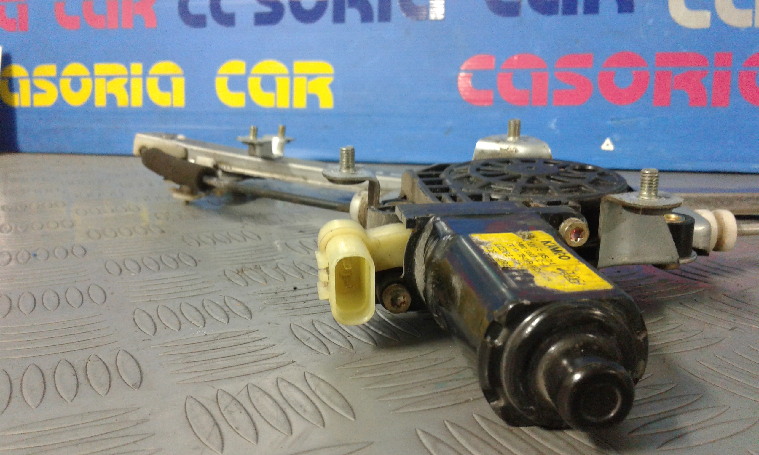 Alzacristallo Porta Ant. Destro 824021C000 Usato