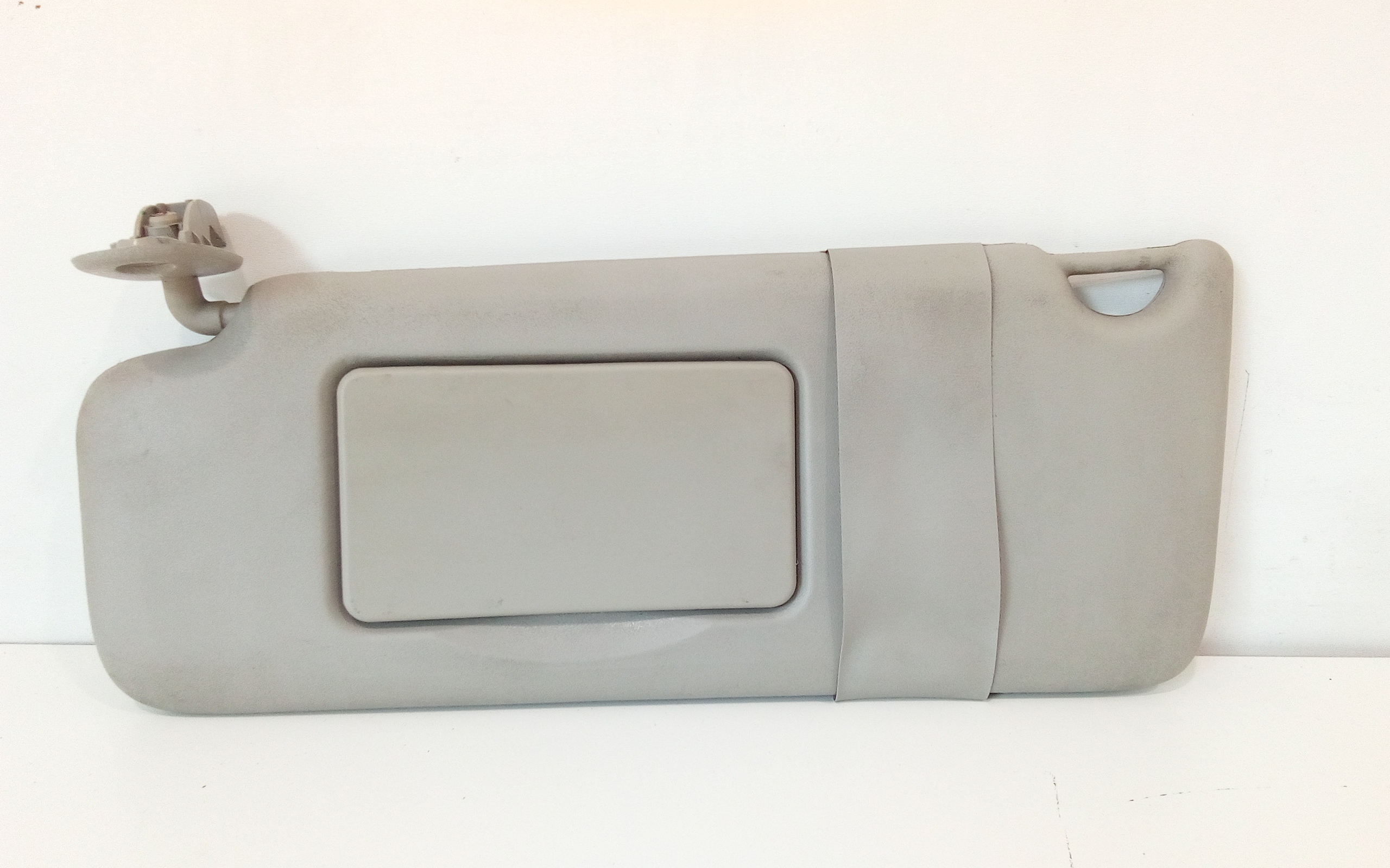 Aletta Parasole Parabrezza Sinistro 8200385101 Usato