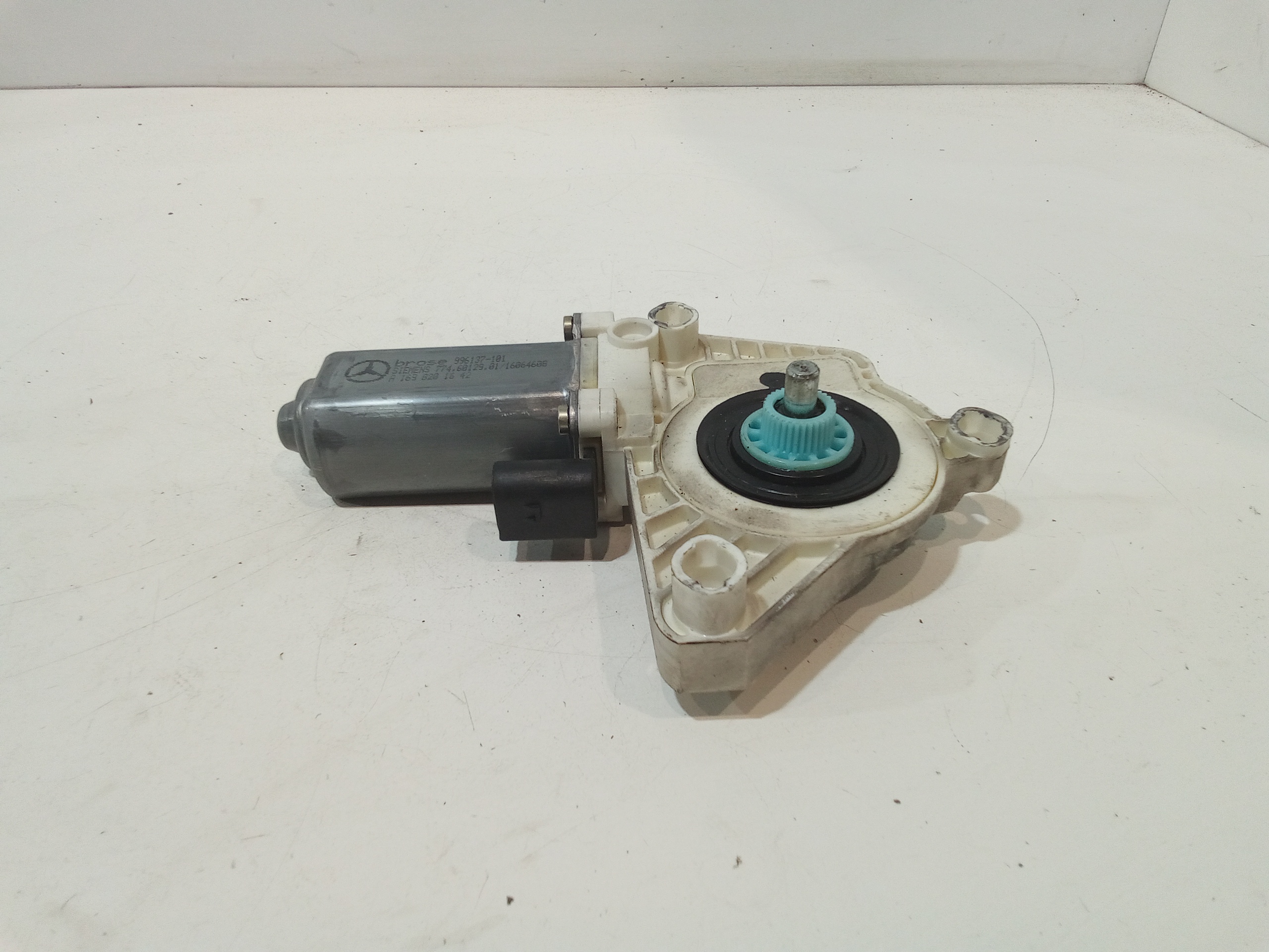 Motorino Alzacristallo Porta Ant. Destro A1698204242 Usato