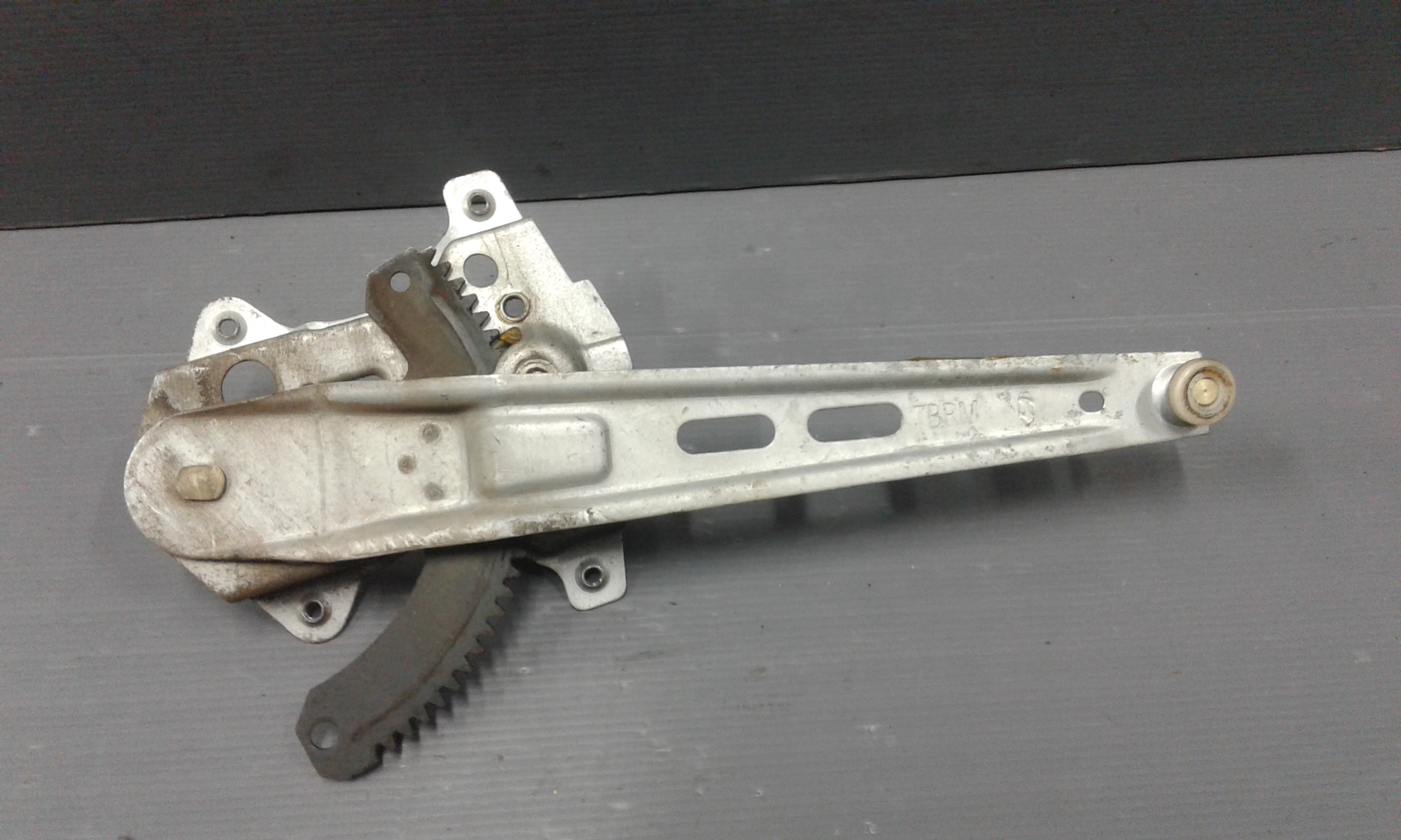 Alzacristallo Porta Post. Destro 834021C000 Usato