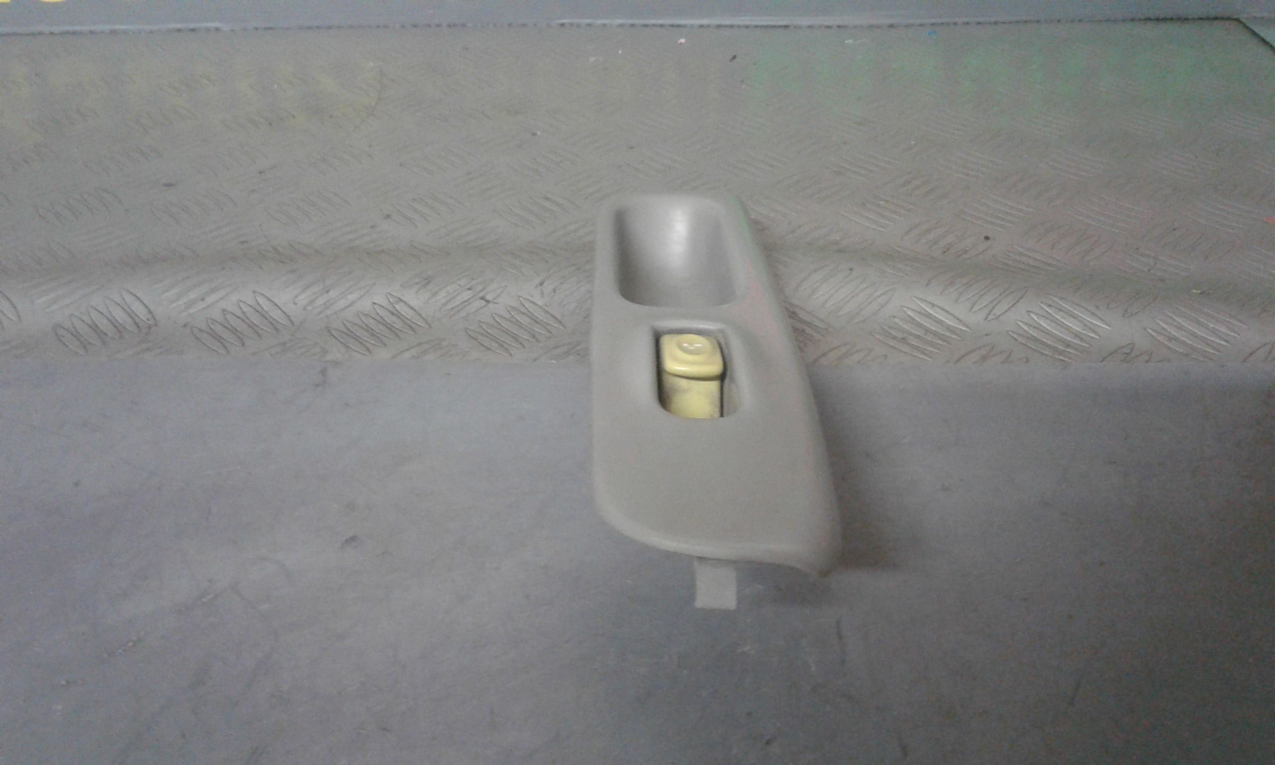 Interruttore Alzacristalli Porta Ant. Destro Usato