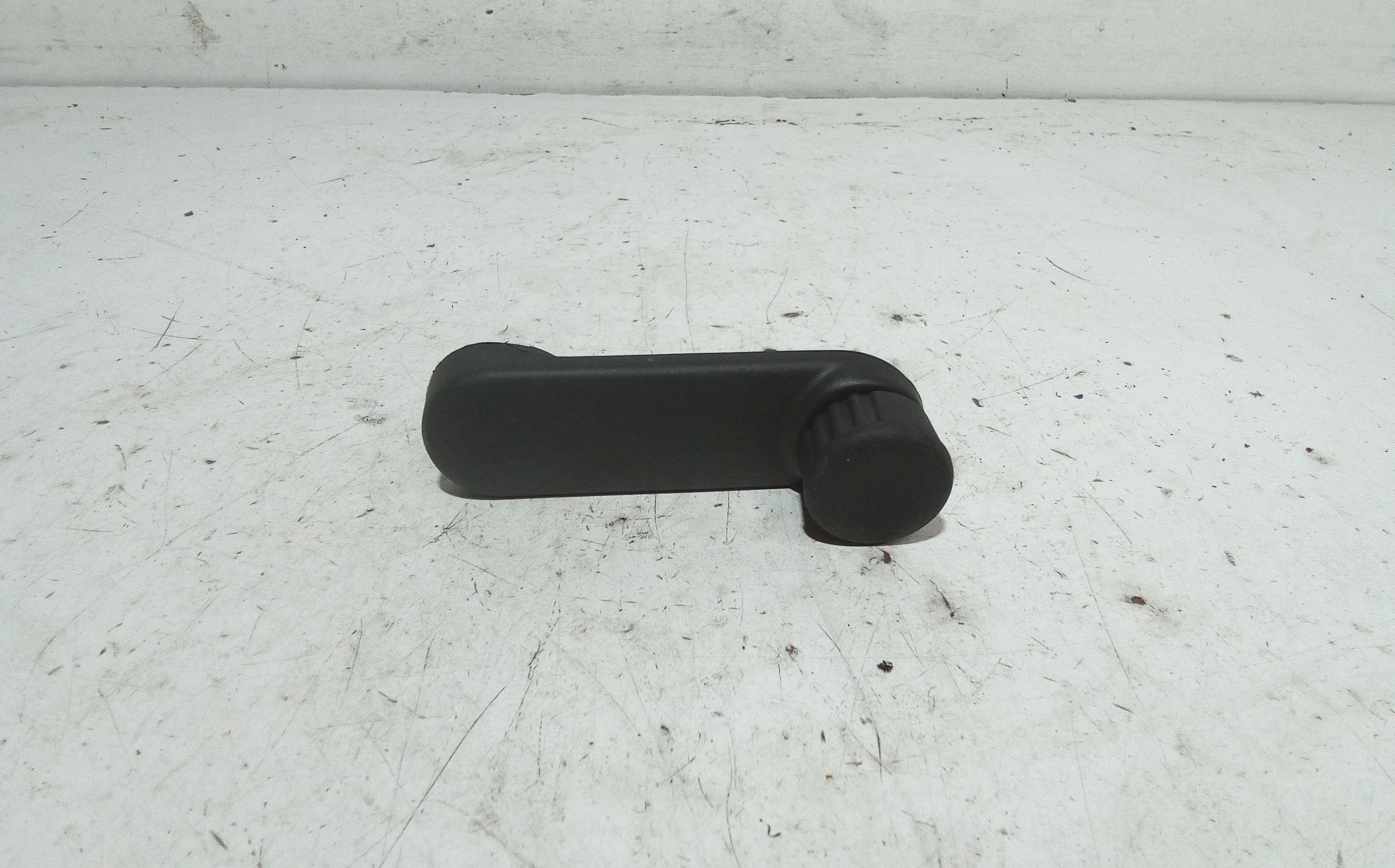 Manovella Alzacristallo Porta Post. Destro 8200673745 Usato